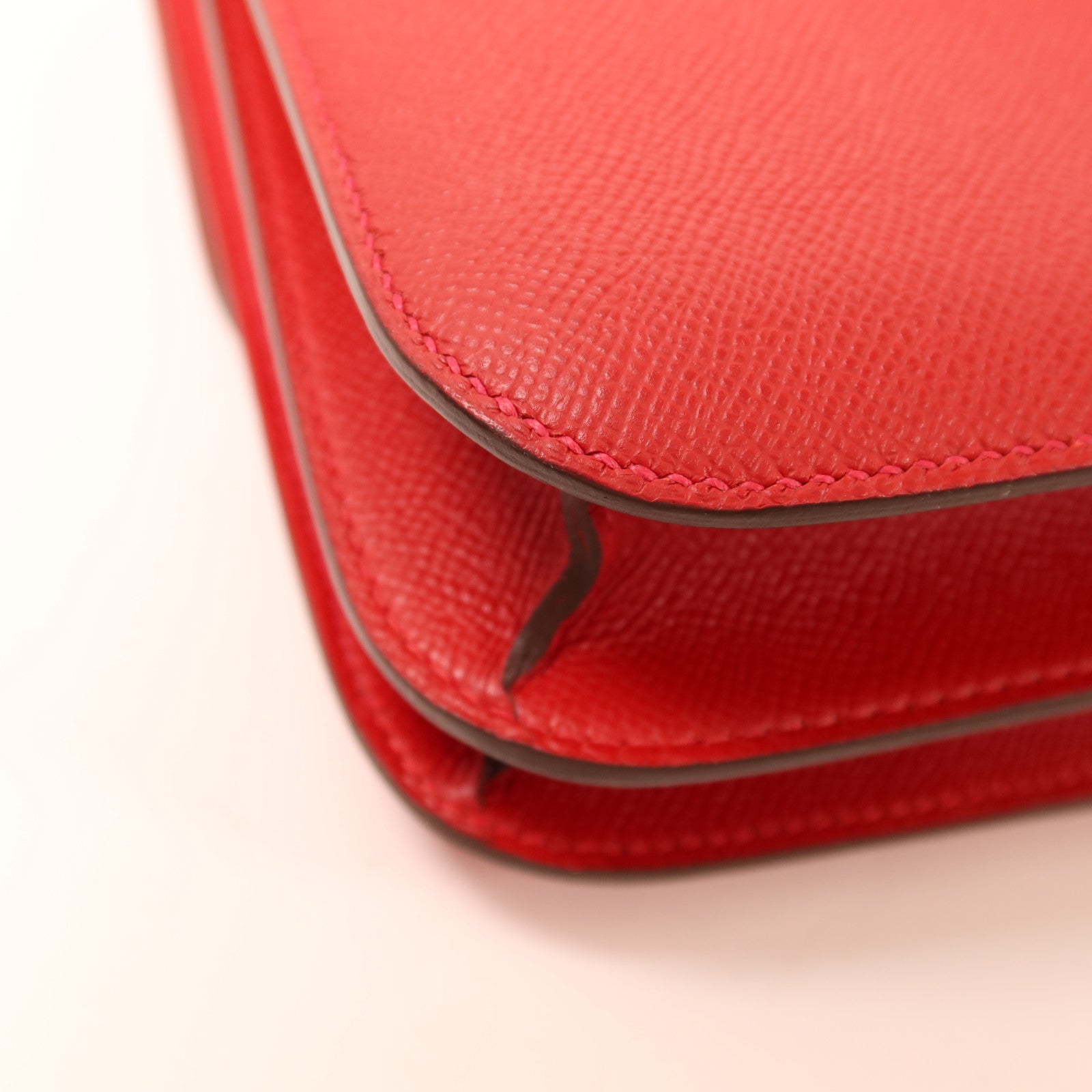 HERMES Epsom皮革Constance 24金扣肩背袋Rouge Casaque