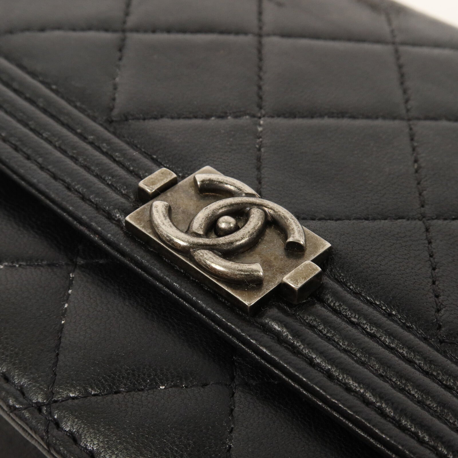 CHANEL 羊皮皮革Boy Wallet On Chain鏈帶肩背袋