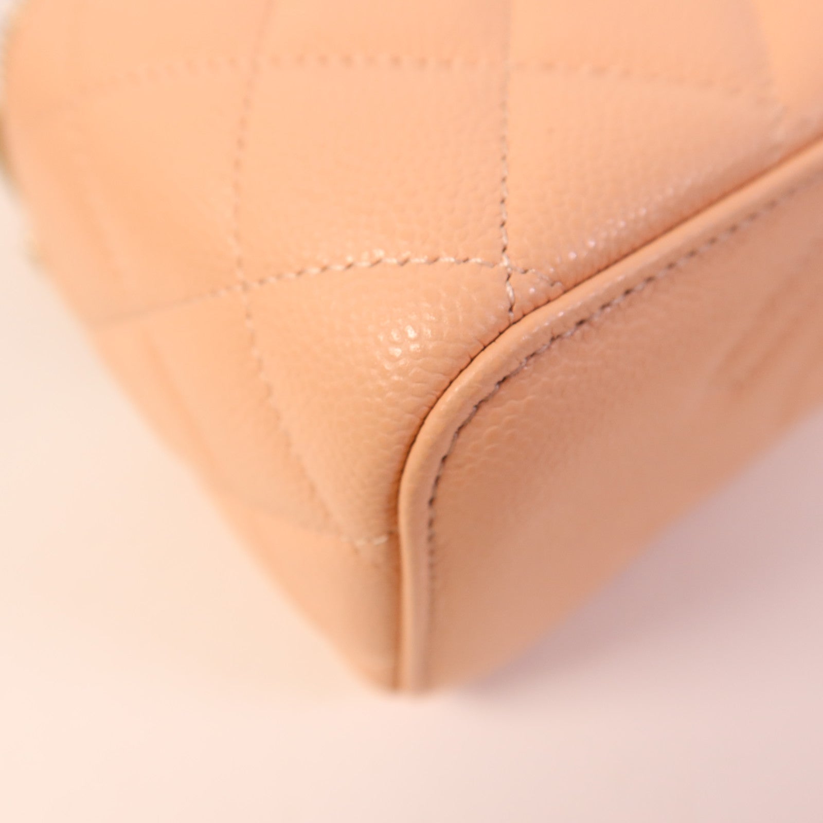 CHANEL 牛皮皮革Vanity Case金扣鏈帶肩背袋