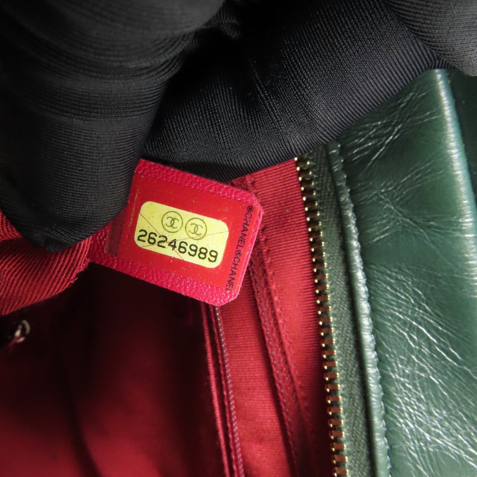 CHANEL 牛皮皮革Gabrielle Medium鏈帶肩背袋