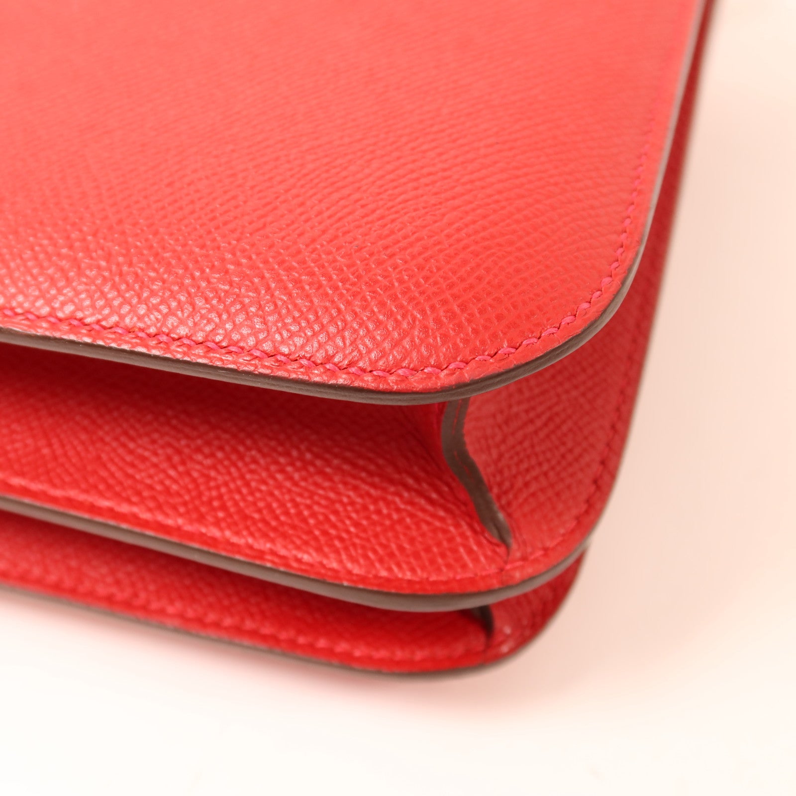 HERMES Epsom皮革Constance 24金扣肩背袋Rouge Casaque