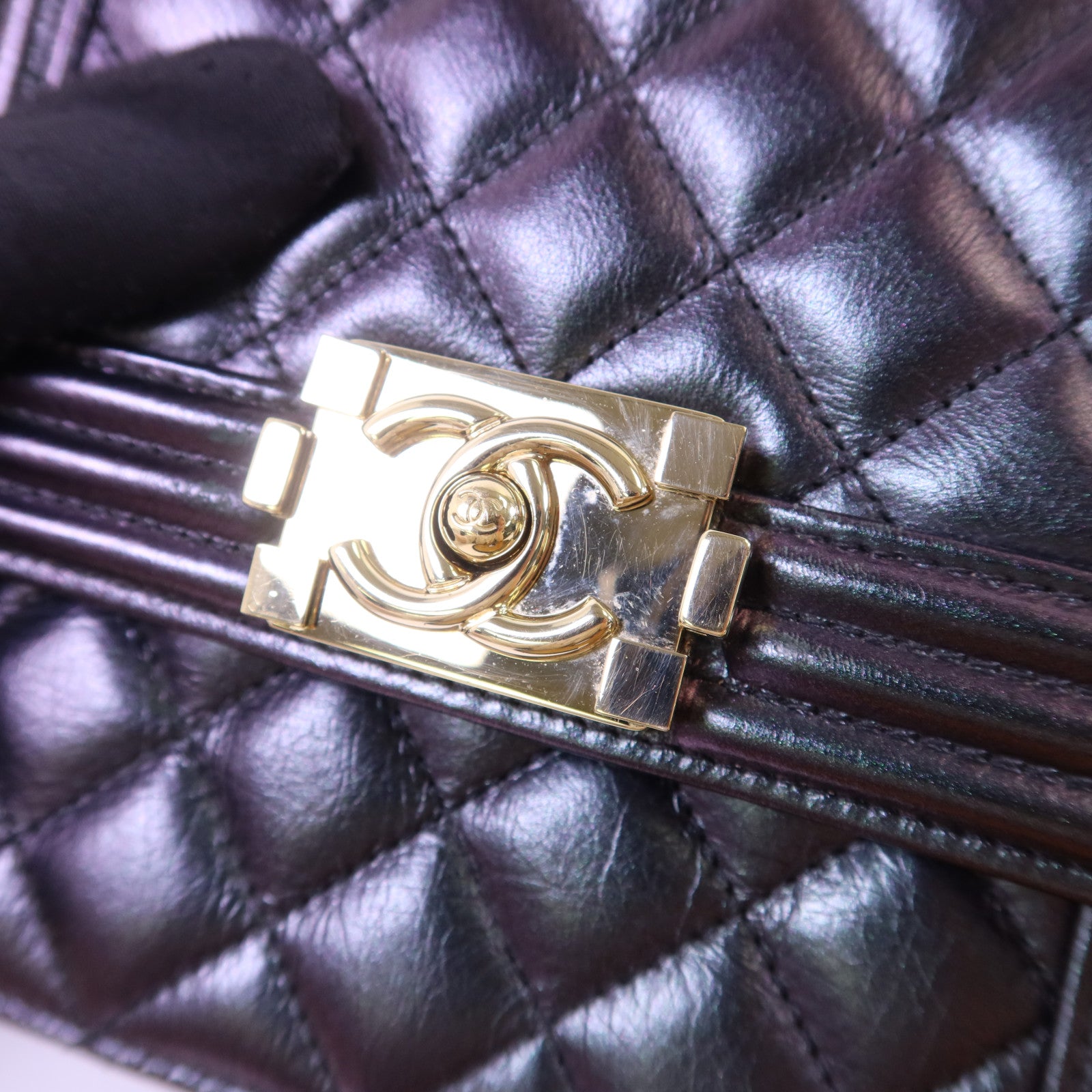 CHANEL 牛皮皮革Boy Chanel North South金扣鏈帶肩背袋