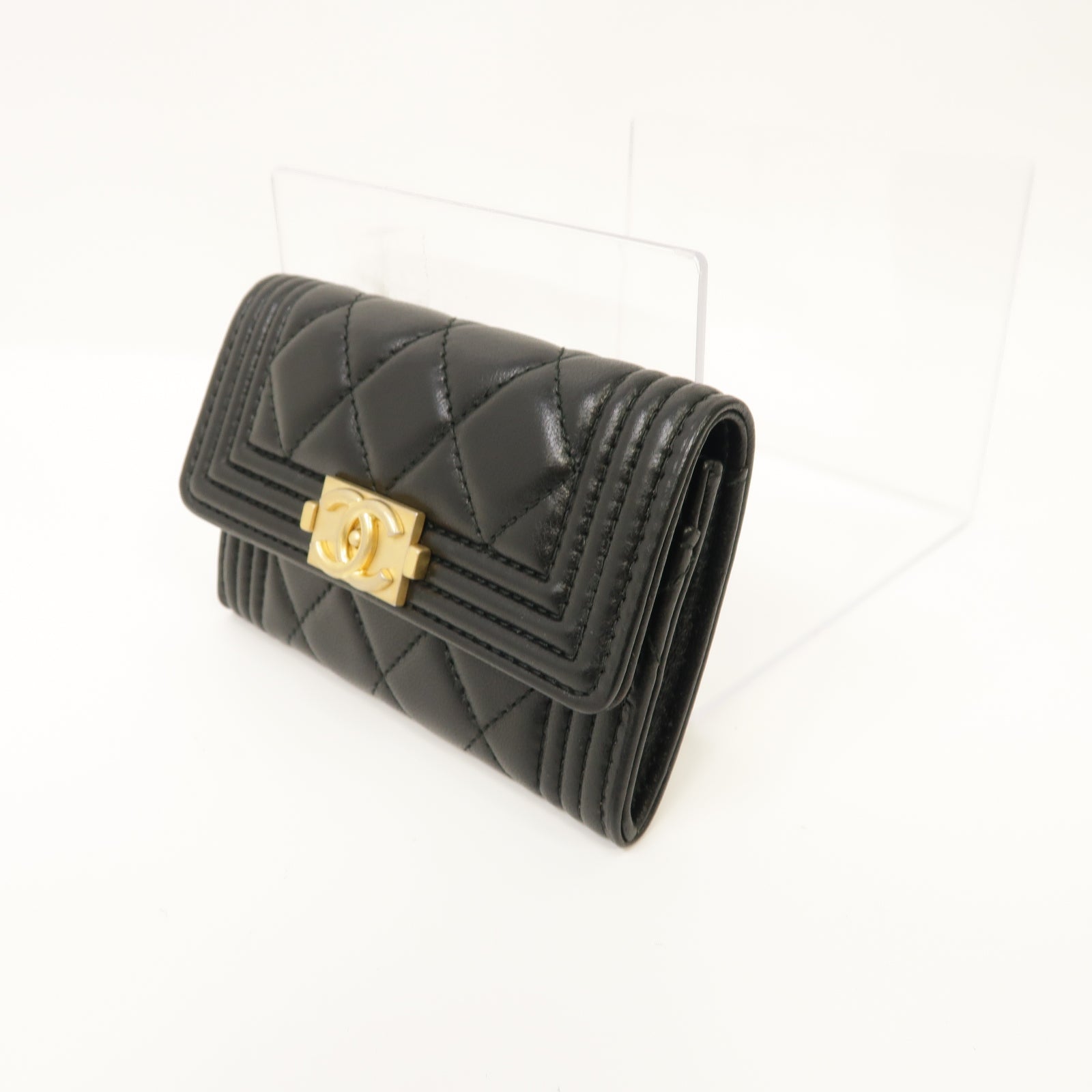 CHANEL 菱格羊皮皮革Boy Card Case金扣卡片套黑色