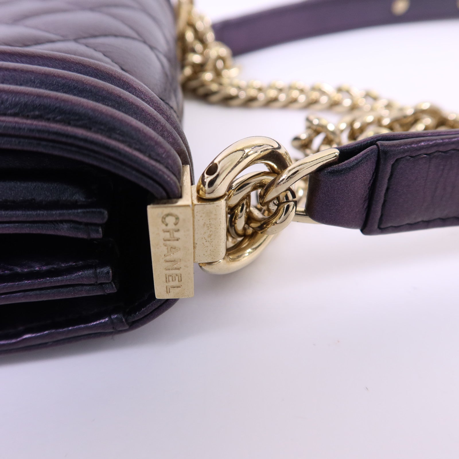 CHANEL 牛皮皮革Boy Chanel North South金扣鏈帶肩背袋