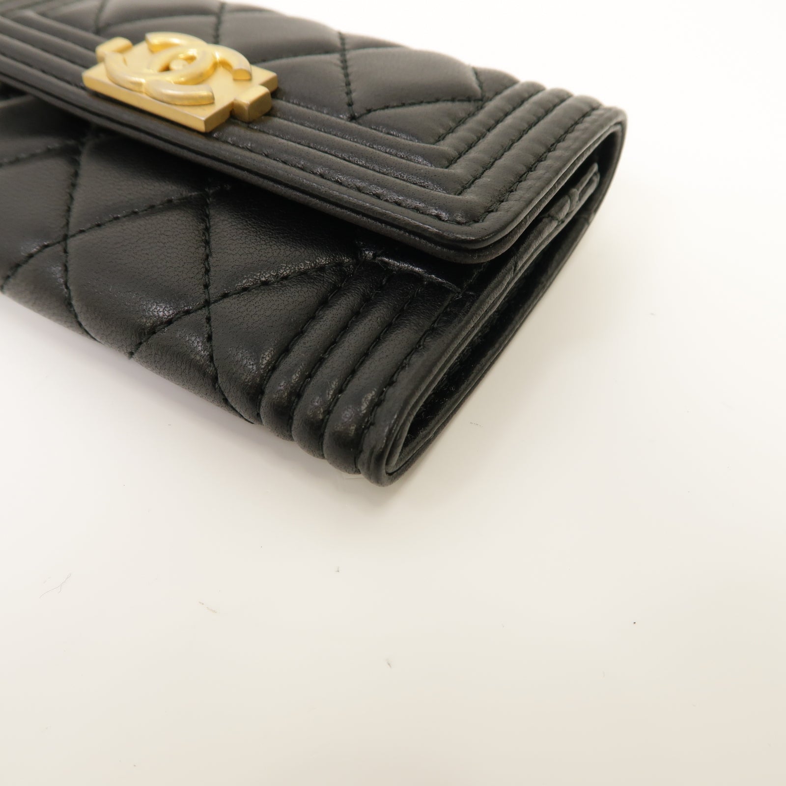 CHANEL 菱格羊皮皮革Boy Card Case金扣卡片套黑色