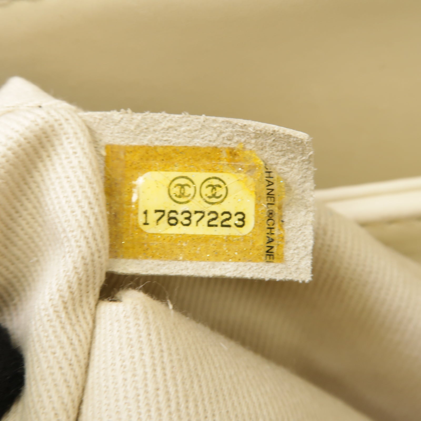 CHANEL 菱格牛皮皮革Chain Shoulder Bag銀扣鏈帶肩背袋白色