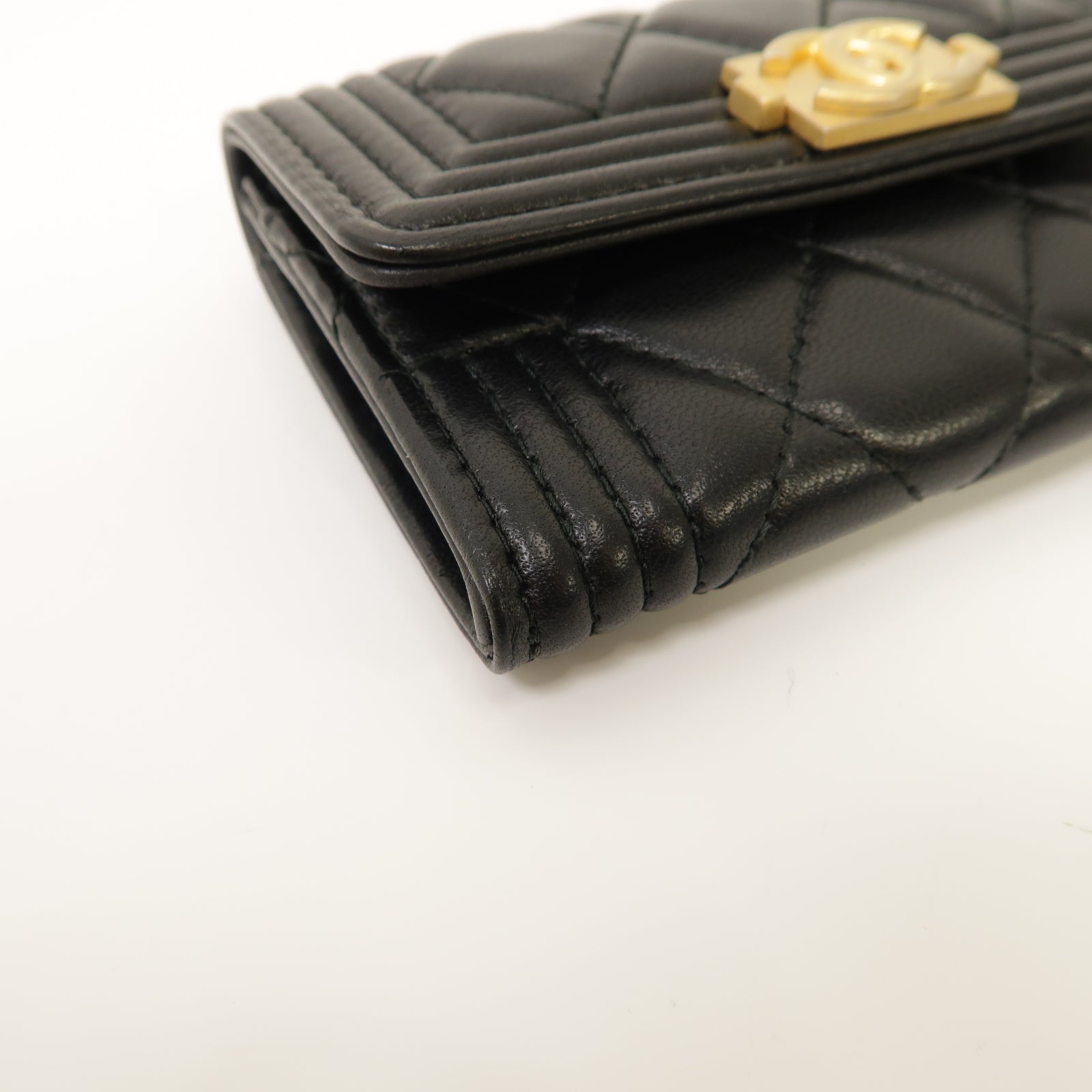 CHANEL 菱格羊皮皮革Boy Card Case金扣卡片套黑色
