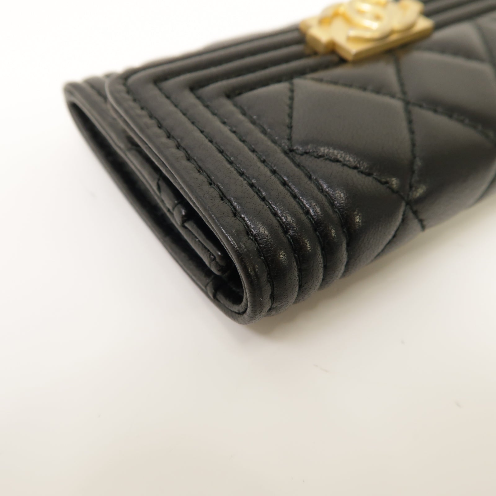 CHANEL 菱格羊皮皮革Boy Card Case金扣卡片套黑色