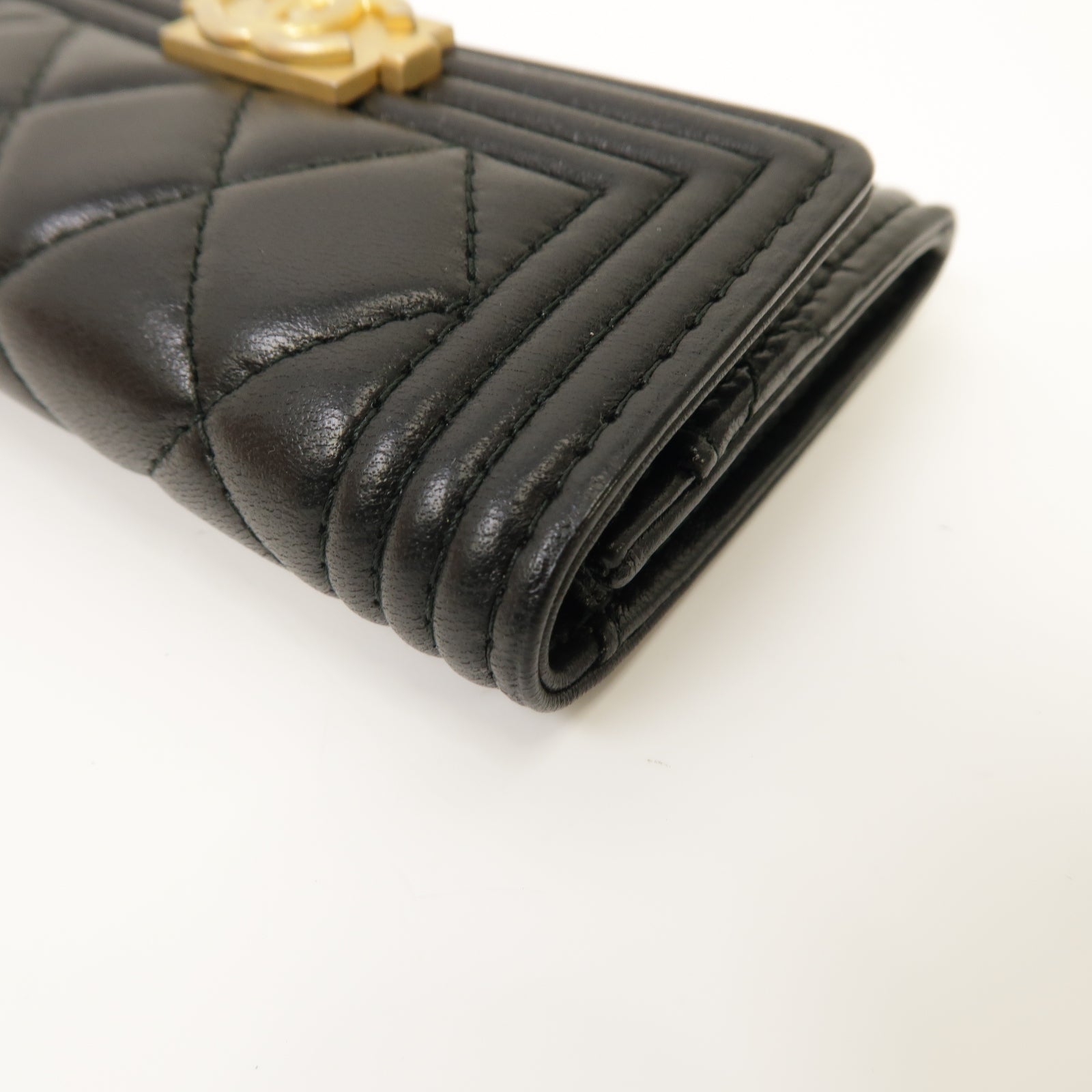 CHANEL 菱格羊皮皮革Boy Card Case金扣卡片套黑色