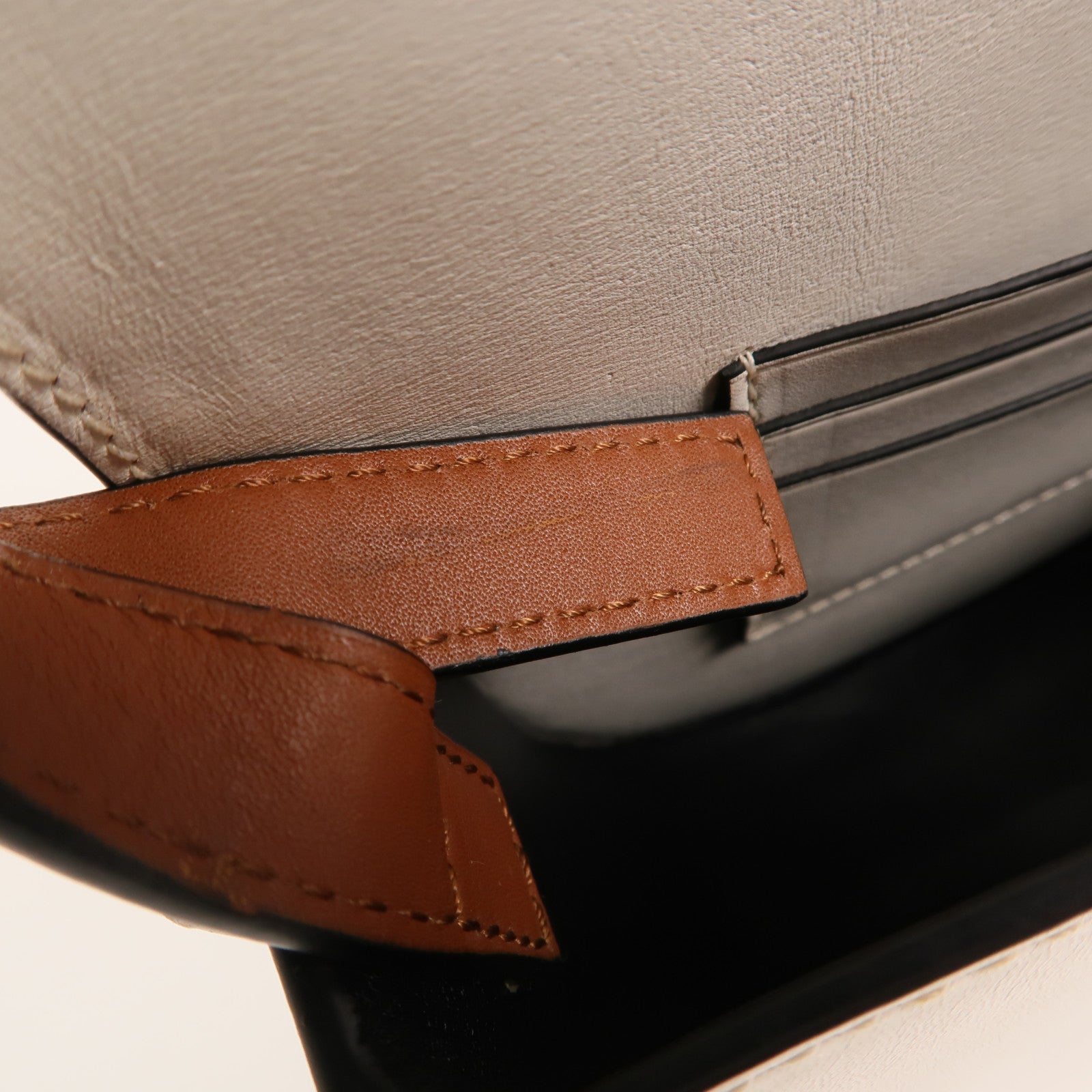 LOEWE 牛皮皮革Heel Duo肩背袋