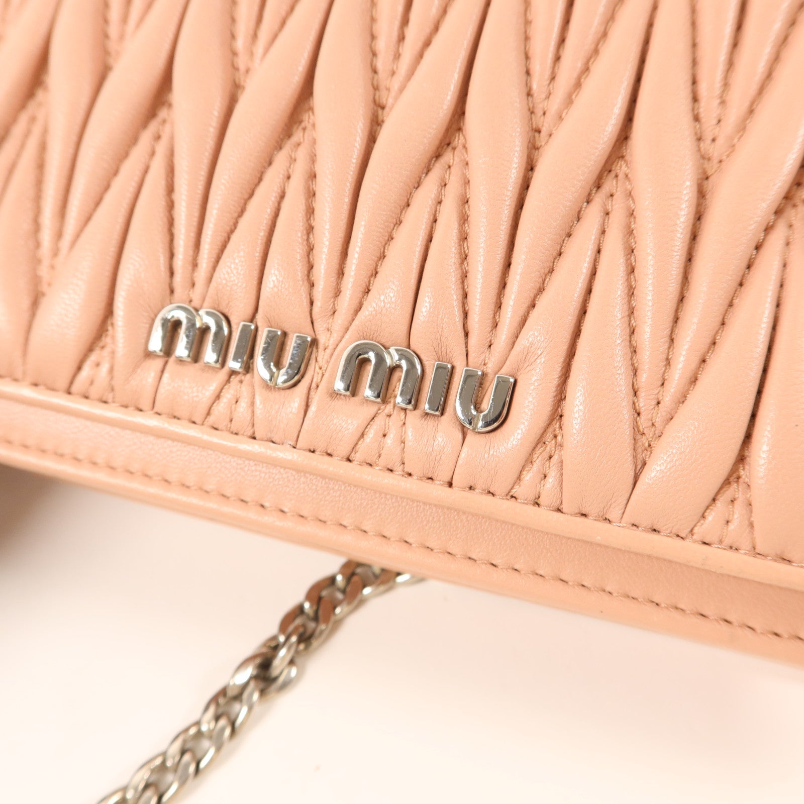 Miu Miu 羊皮皮革Mateiasse Delice銀扣鏈帶肩背袋