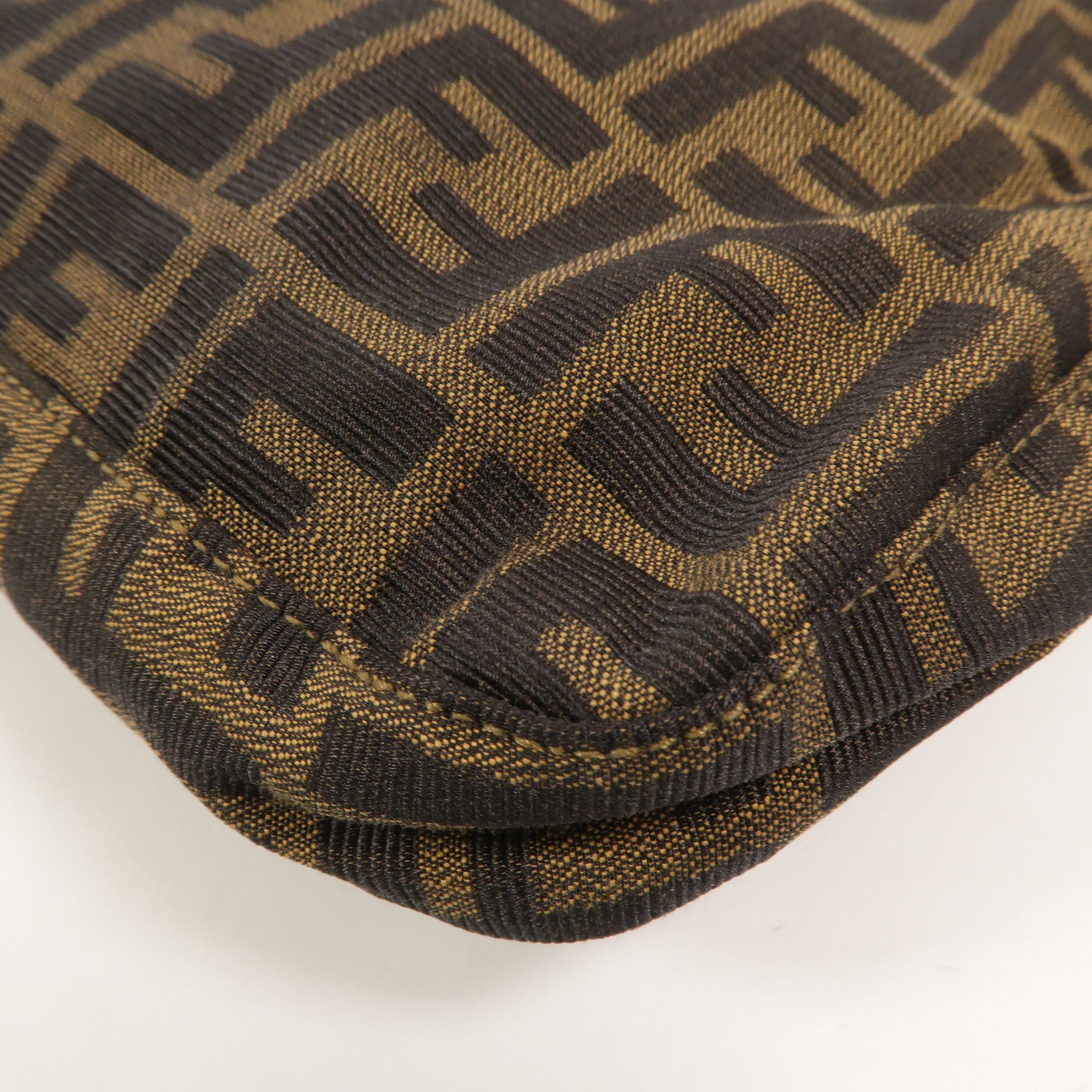FENDI 帆布Zucca Hobo肩背袋