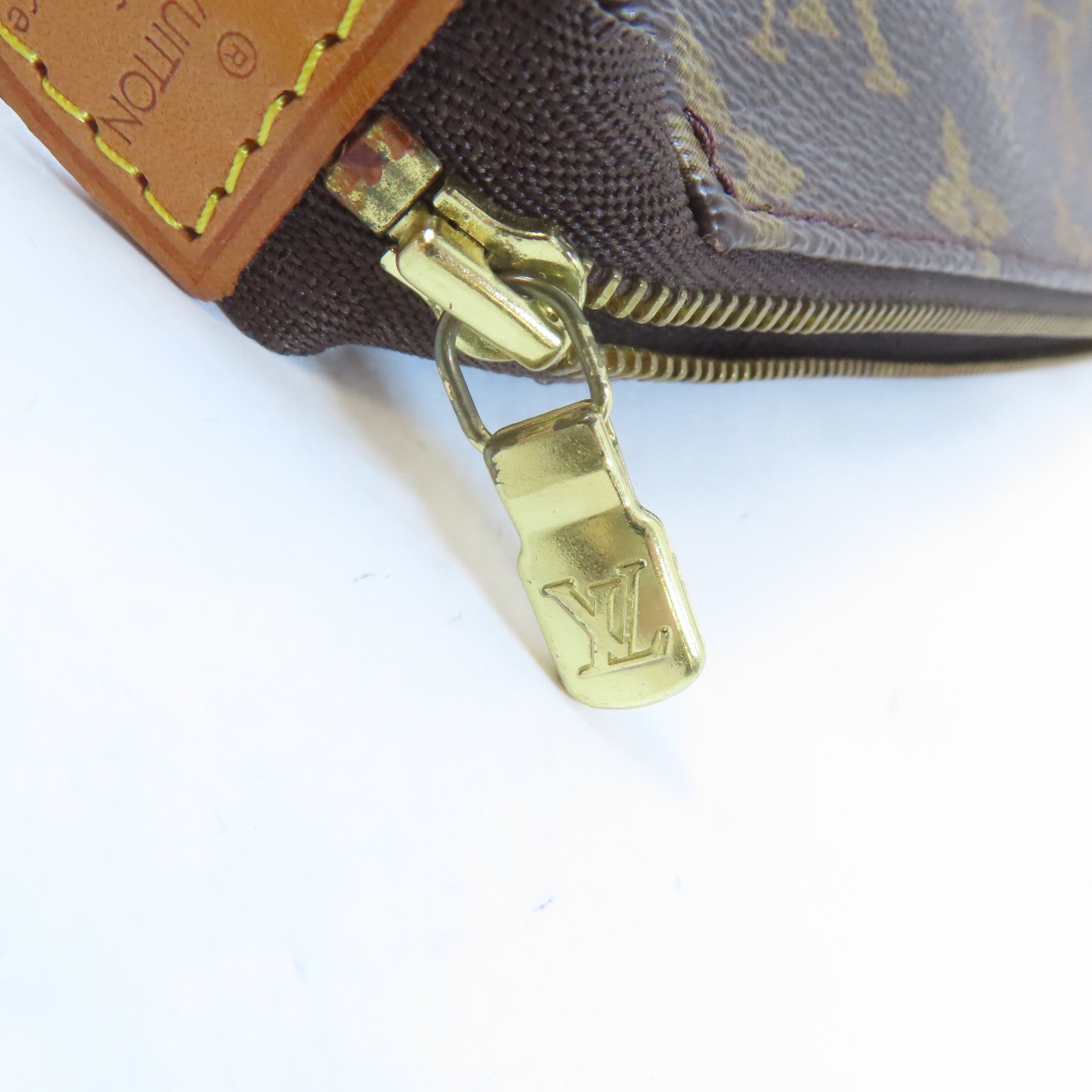 LOUIS VUITTON Monogram Pochette Accessoires Pouch金扣手拿包啡色