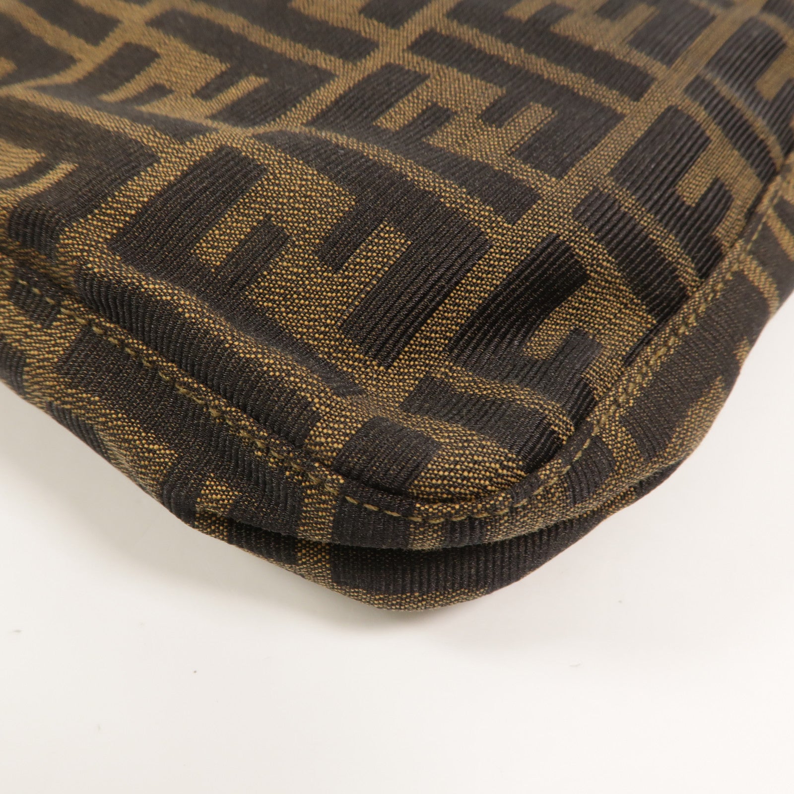 FENDI 帆布Zucca Hobo肩背袋
