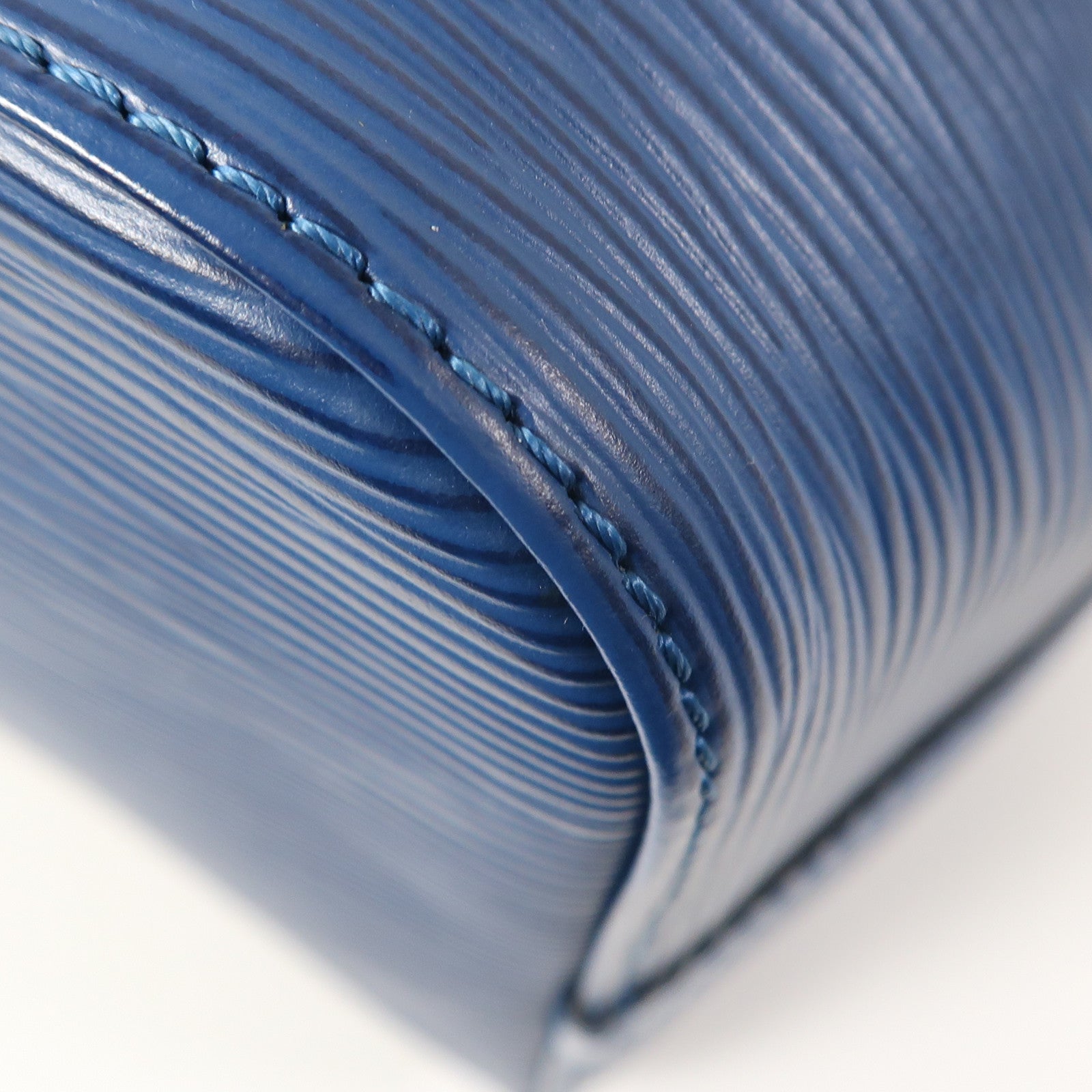 LOUIS VUITTON Epi Petit Noe金扣肩背袋