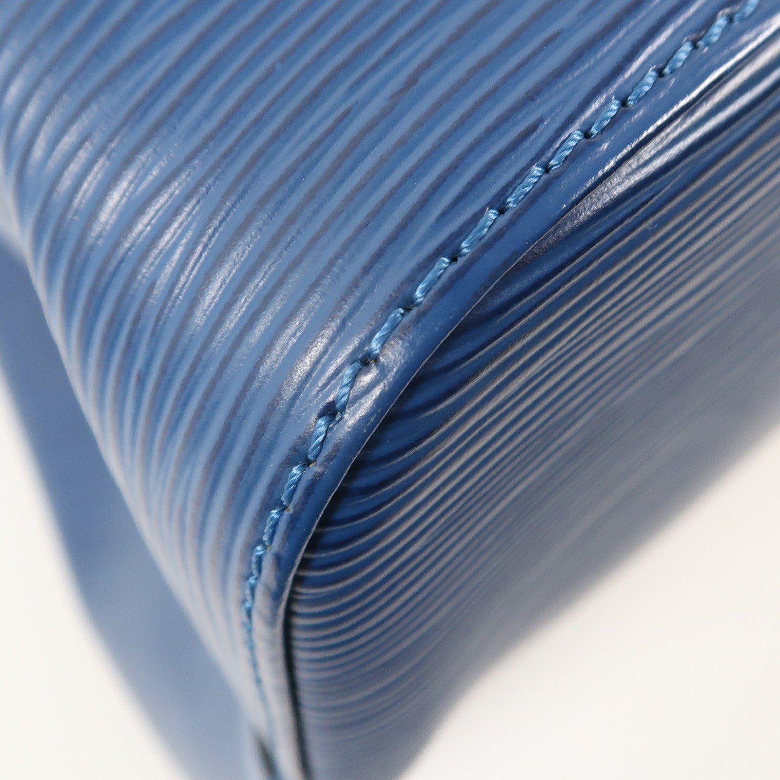 LOUIS VUITTON Epi Petit Noe金扣肩背袋