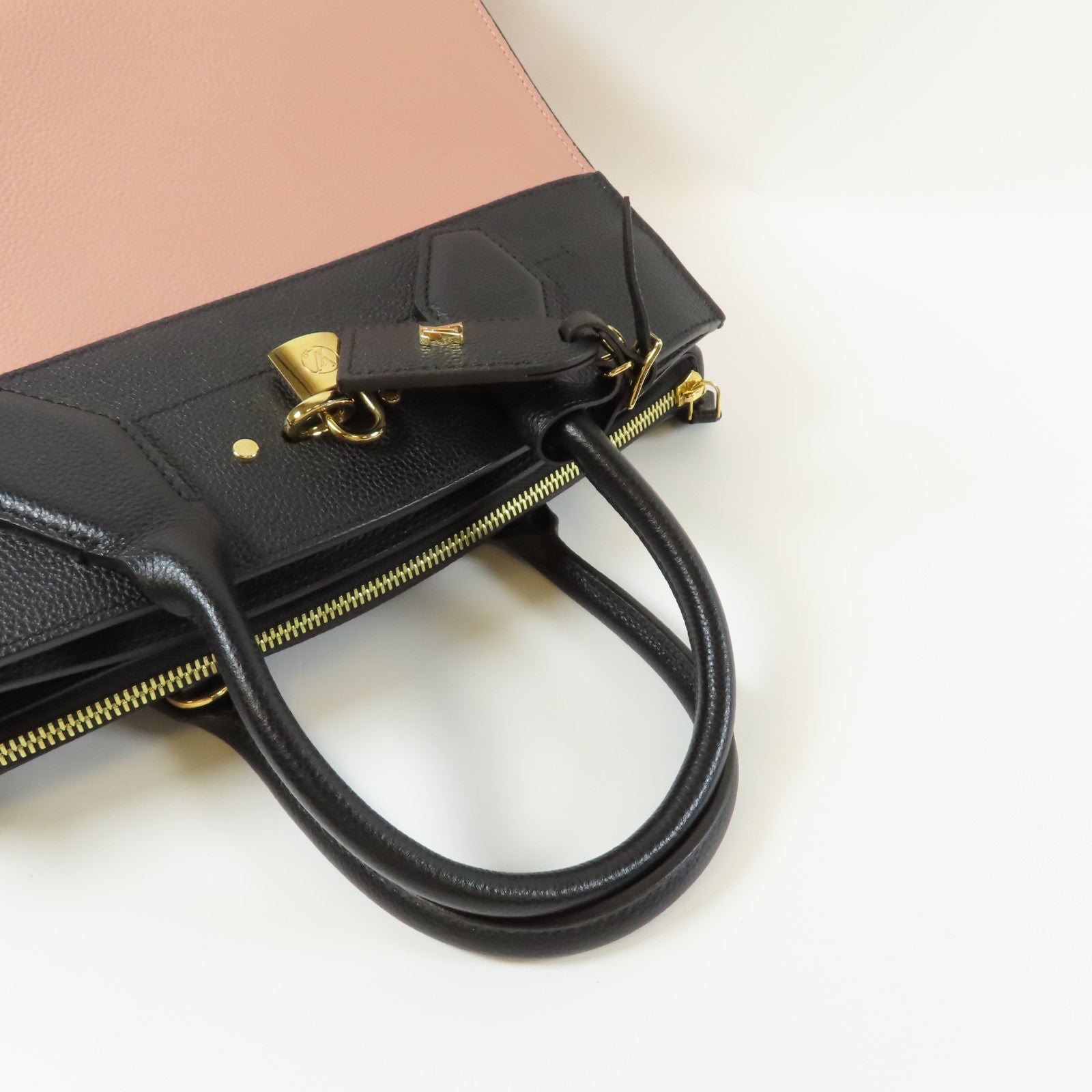 LOUIS VUITTON **【激減優惠】Taurillon City Steamer MM金扣手挽肩背兩用袋粉紅色/黑色