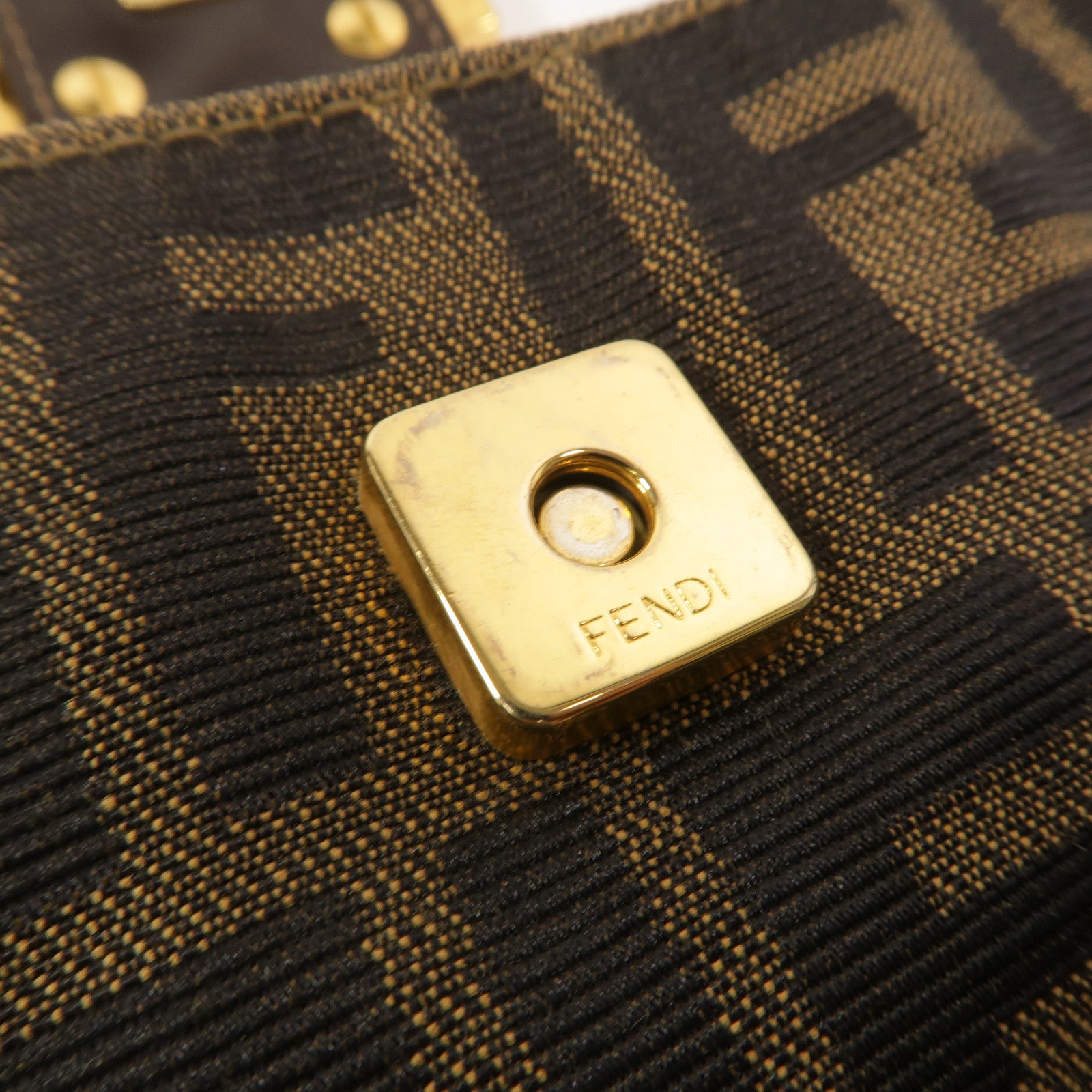 FENDI 帆布Zucca Hobo肩背袋