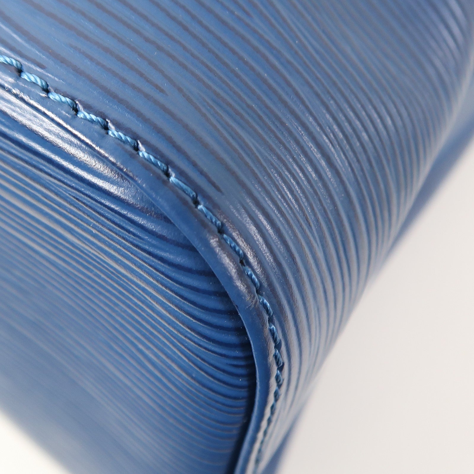 LOUIS VUITTON Epi Petit Noe金扣肩背袋