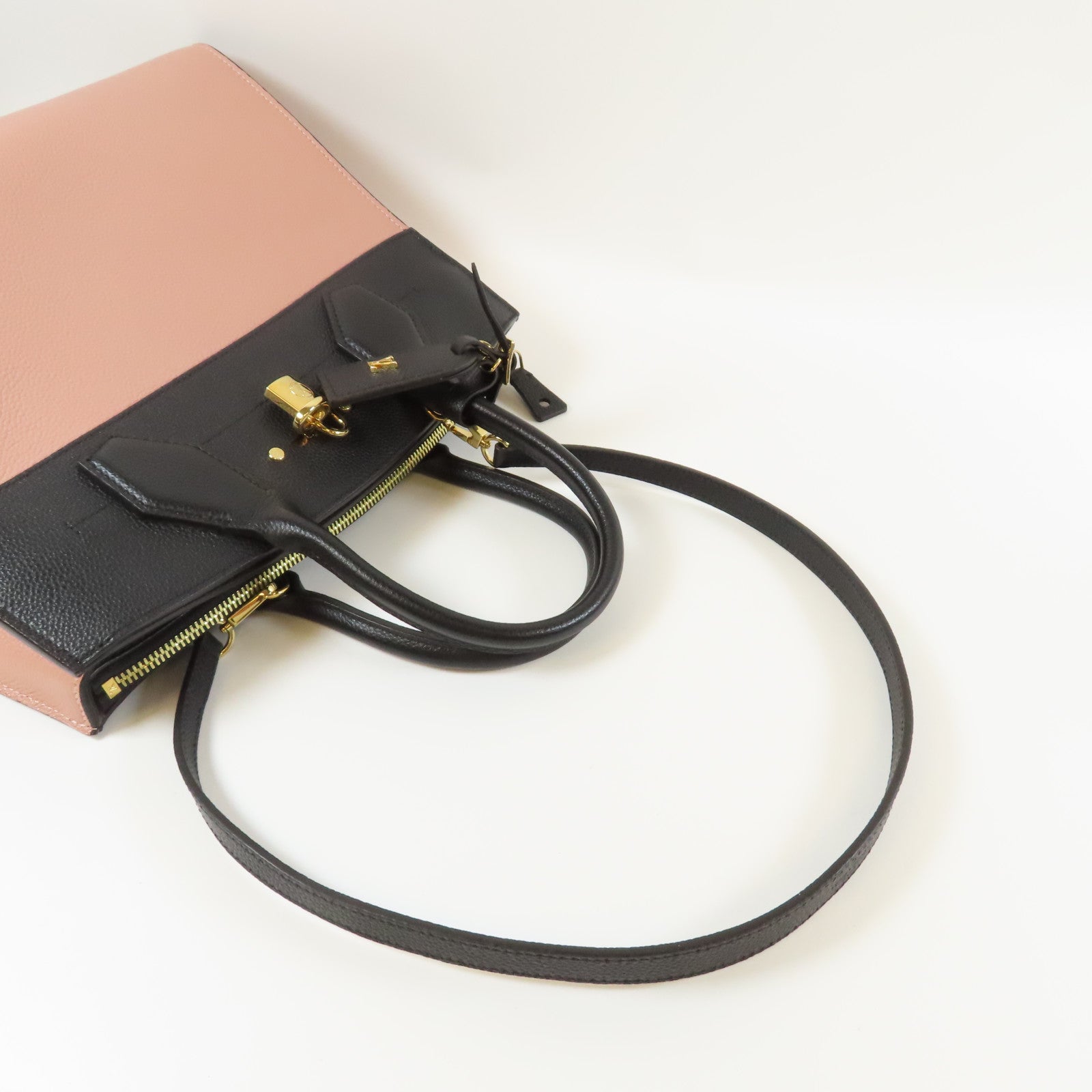 LOUIS VUITTON **【激減優惠】Taurillon City Steamer MM金扣手挽肩背兩用袋粉紅色/黑色