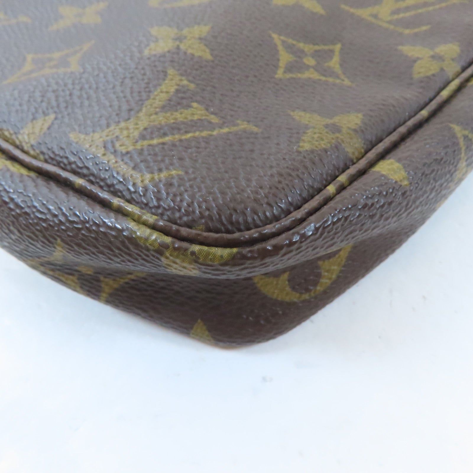 LOUIS VUITTON Monogram Pochette Accessoires Pouch金扣手拿包啡色