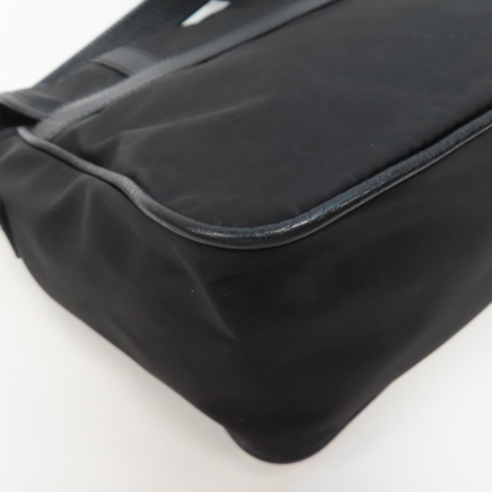 GUCCI 尼龍Shoulder Bag銀扣肩背袋黑色