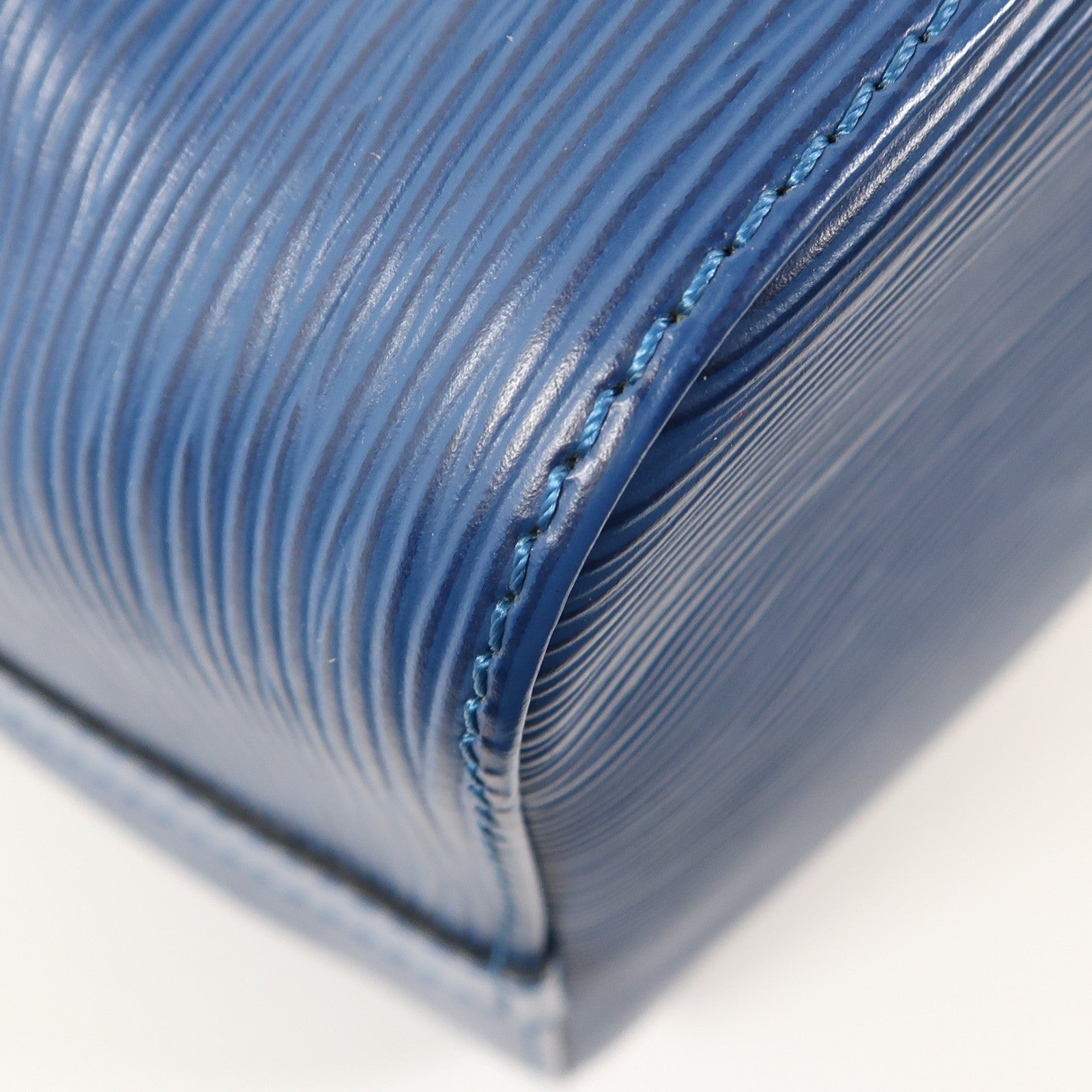 LOUIS VUITTON Epi Petit Noe金扣肩背袋