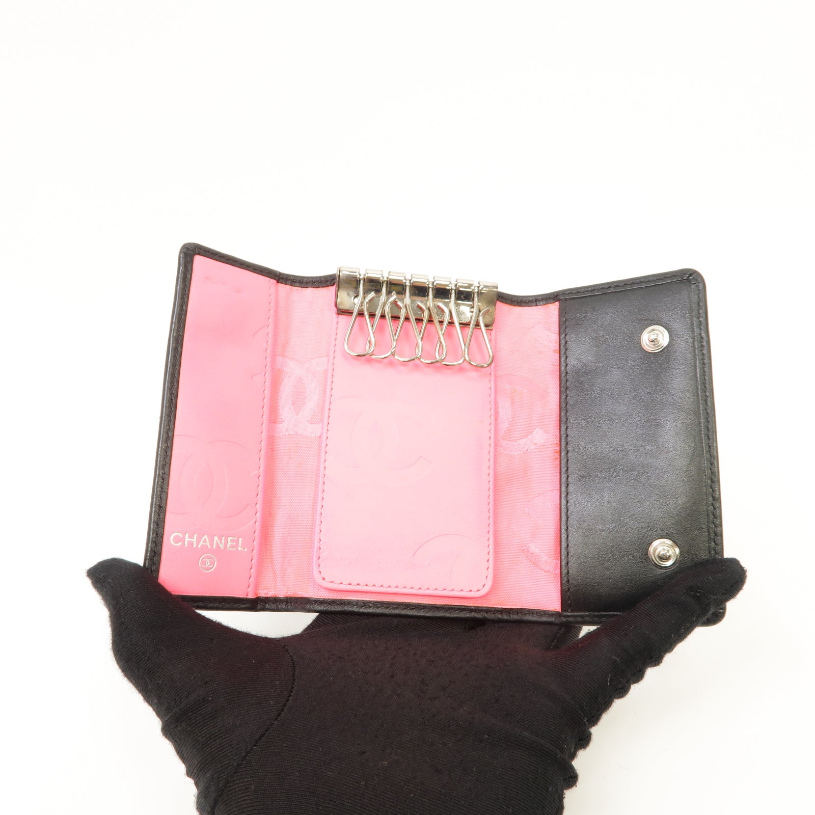 CHANEL 菱格牛皮皮革Cambon Key Case銀扣鎖匙包黑色/粉紅色