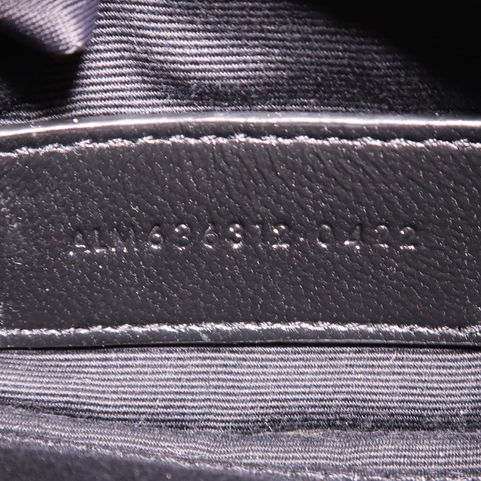 SAINT LAURENT 牛皮皮革Pouch金扣手拿包