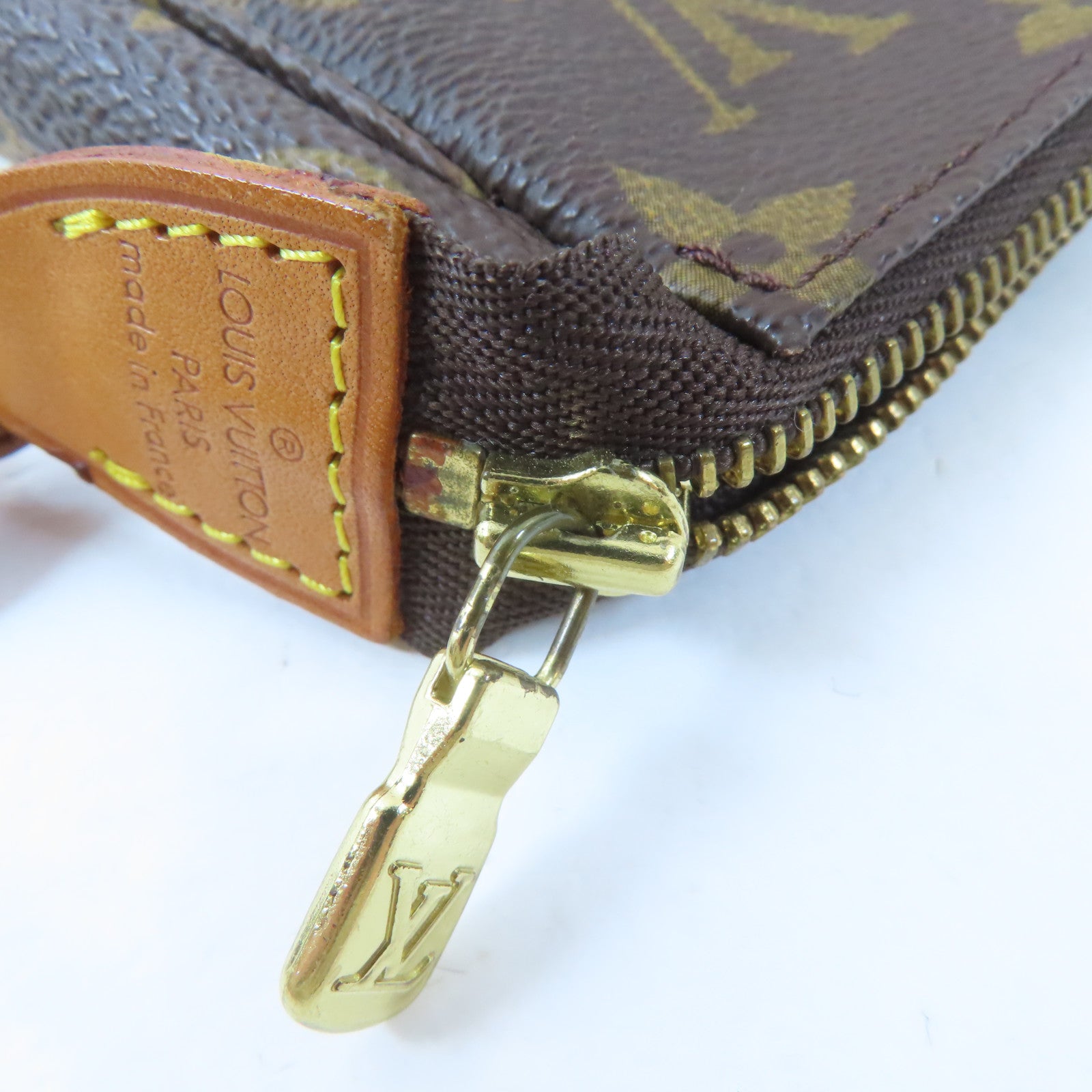 LOUIS VUITTON Monogram Pochette Accessoires Pouch金扣手拿包啡色