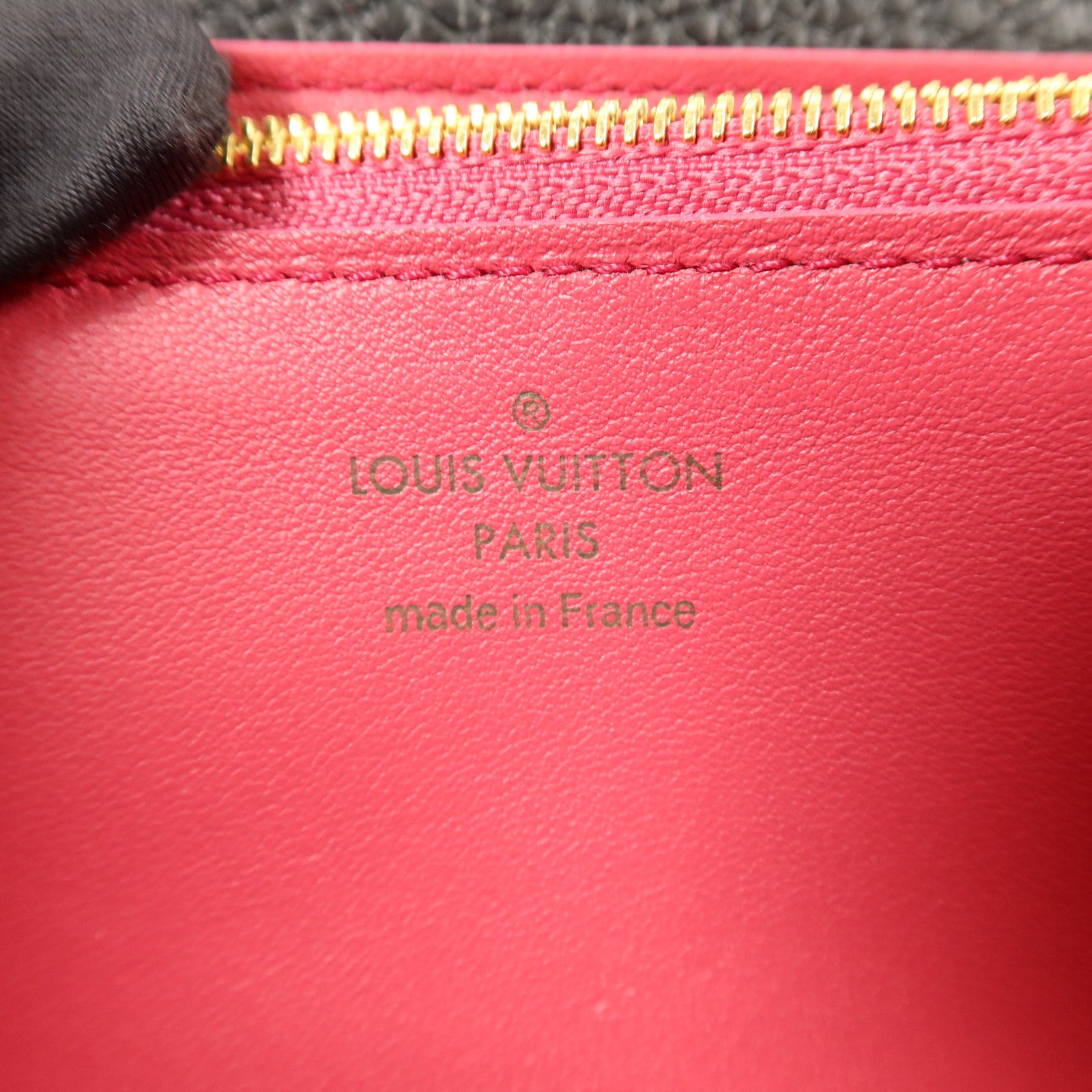 LOUIS VUITTON Taurillon Capucines Wallet長錢包