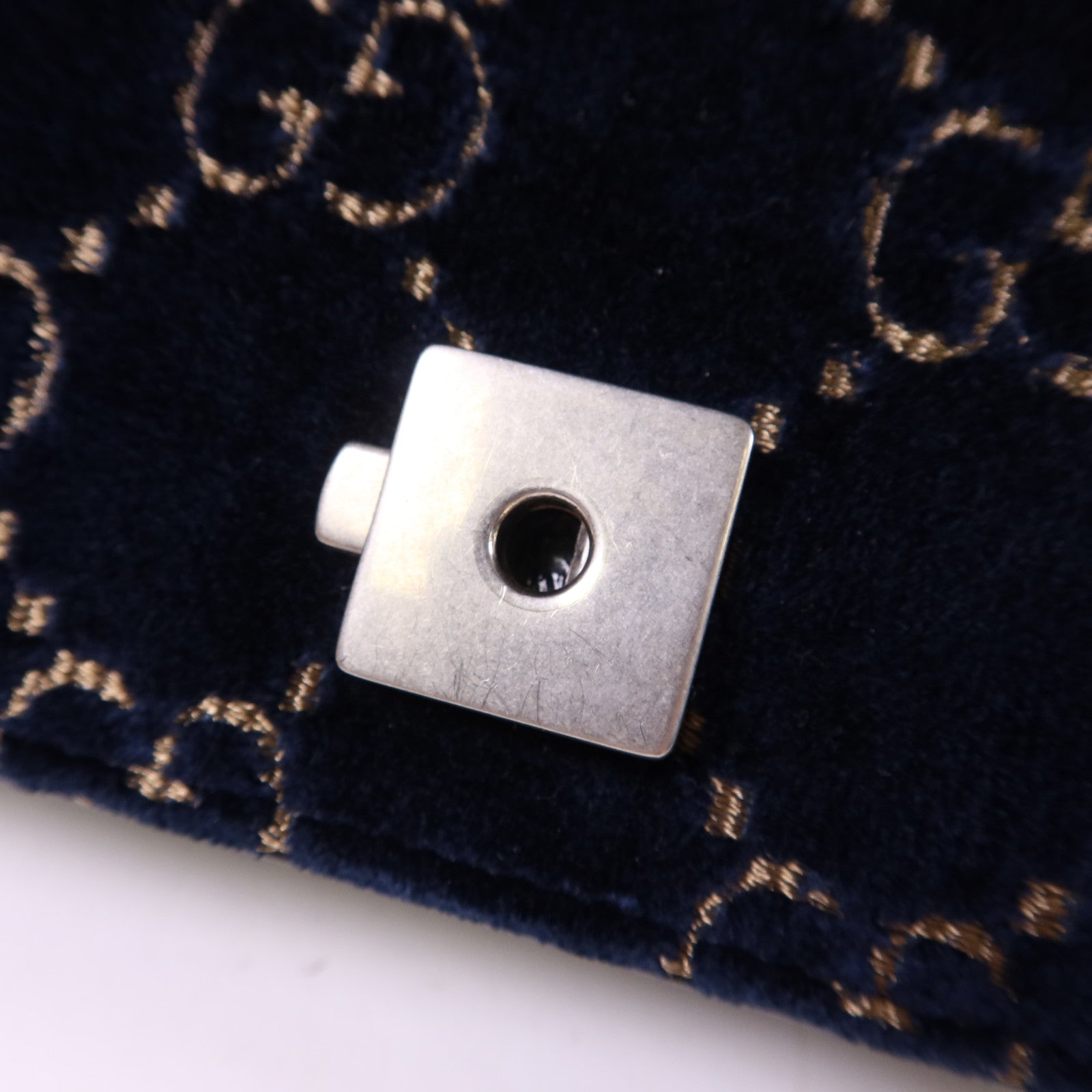 GUCCI 天鵝絨Dionysus Shoulder Bag銀扣鏈帶肩背袋