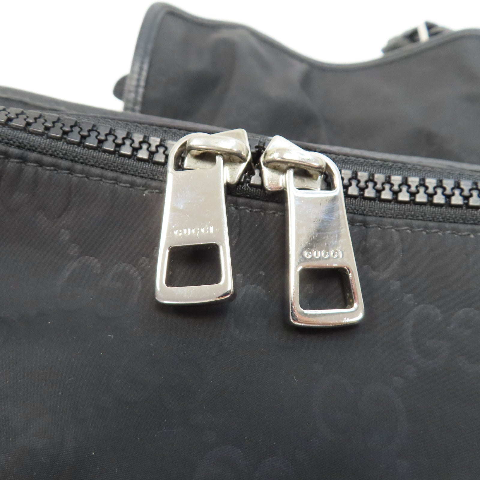 GUCCI 尼龍Shoulder Bag銀扣肩背袋黑色