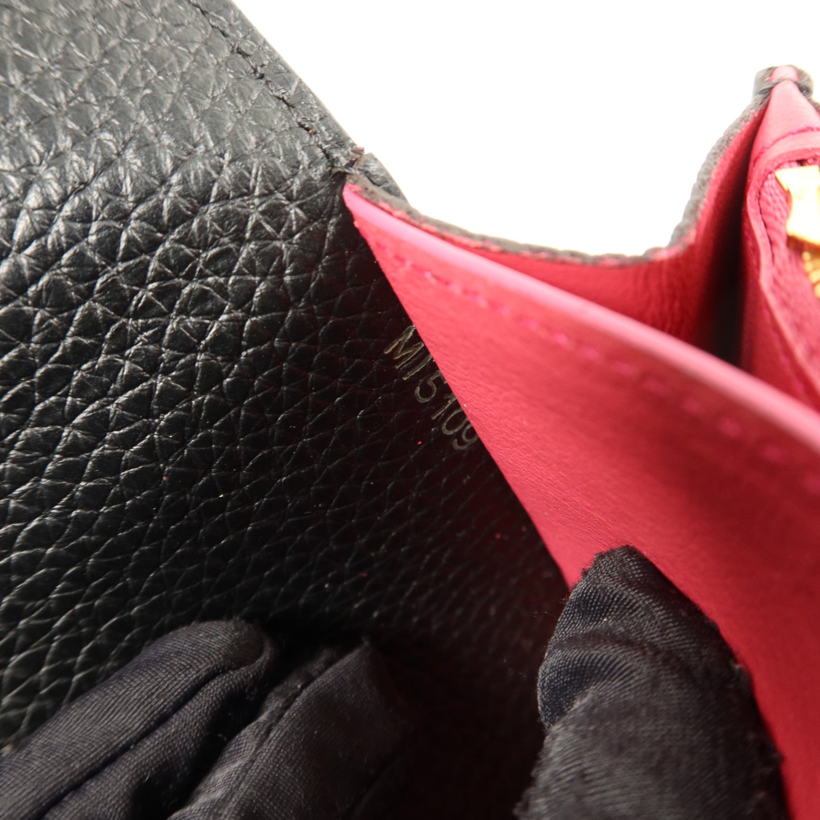 LOUIS VUITTON Taurillon Capucines Wallet長錢包
