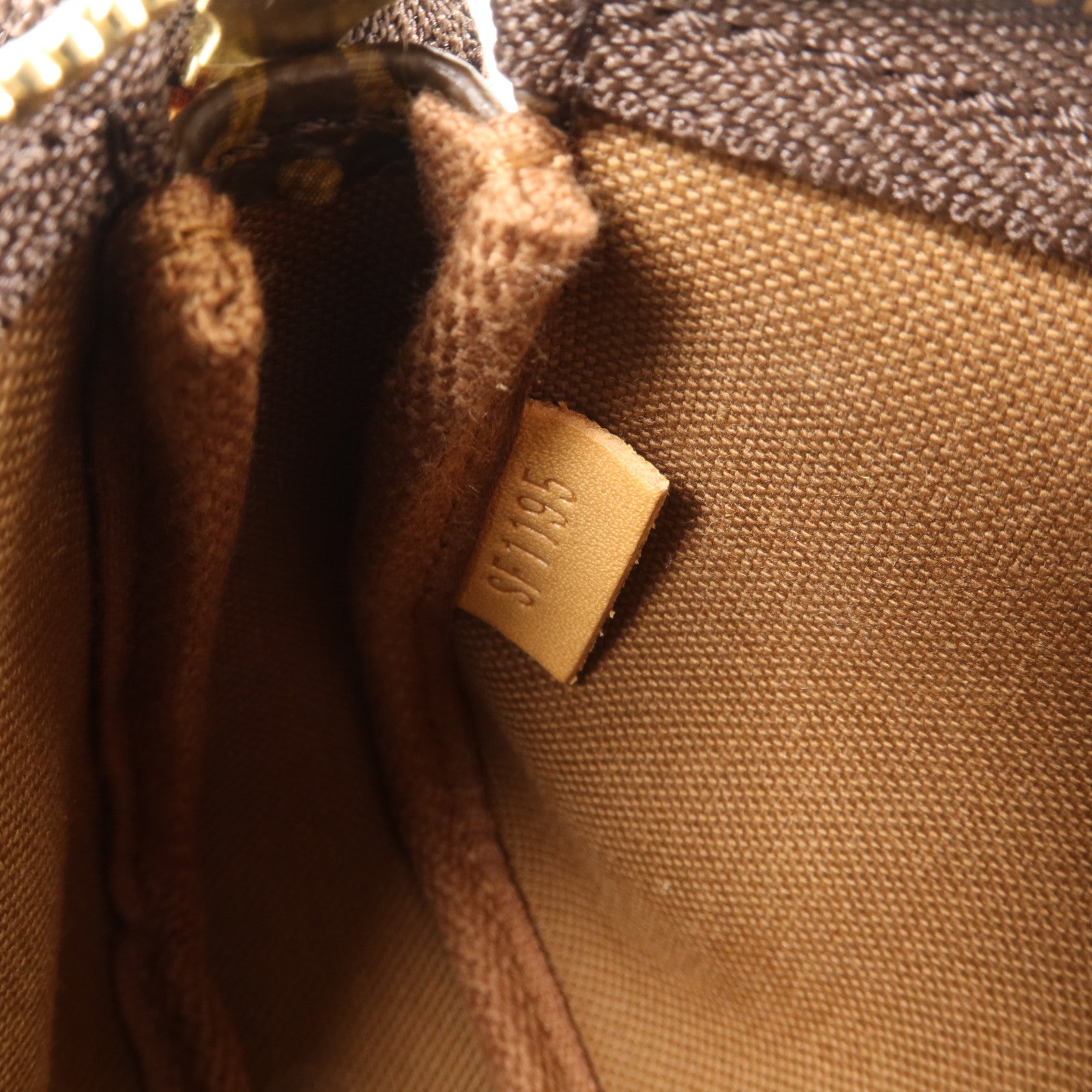 LOUIS VUITTON Monogram Mini Pochette Accessoires金扣手挽袋
