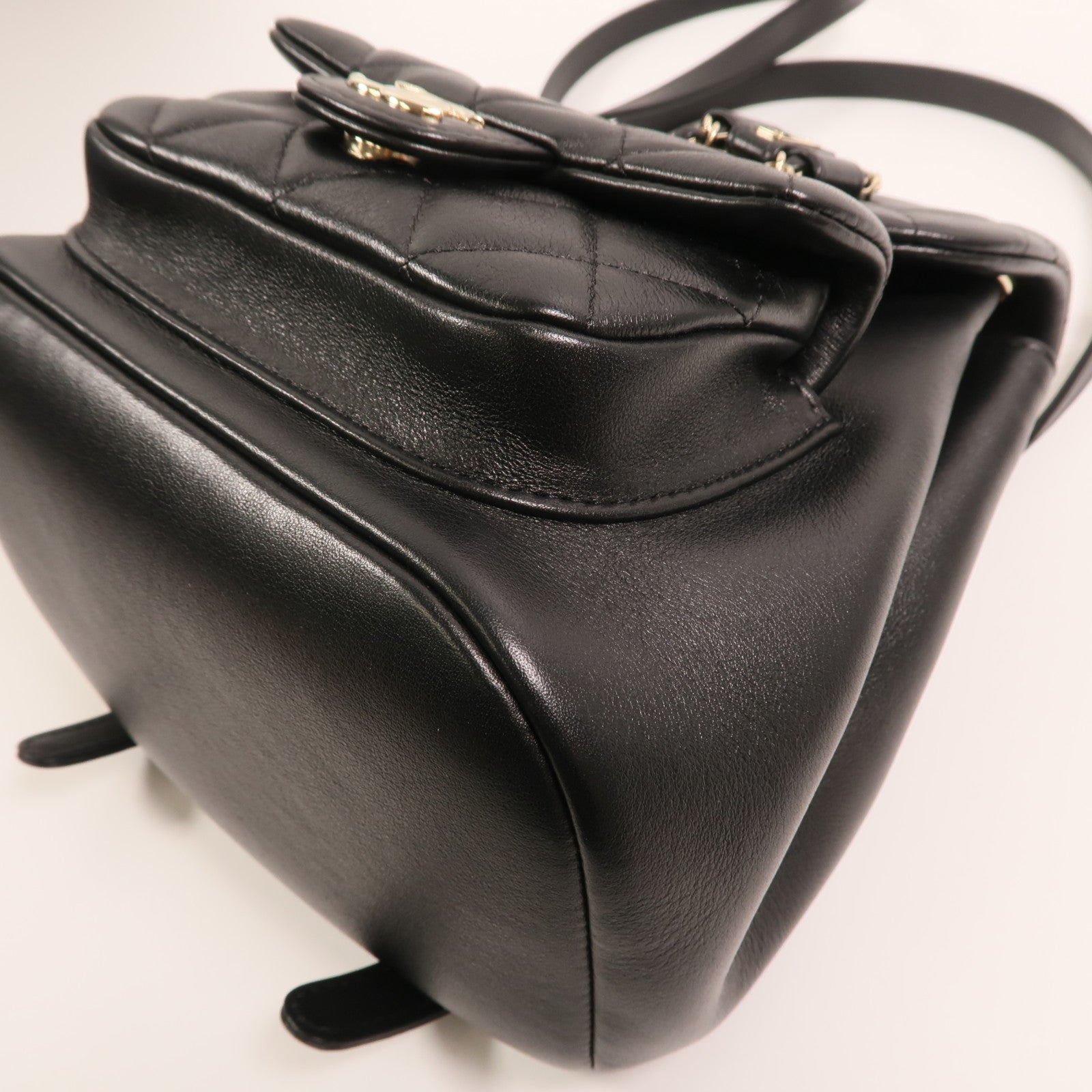 CHANEL 牛皮皮革Duma Backpack金扣背包