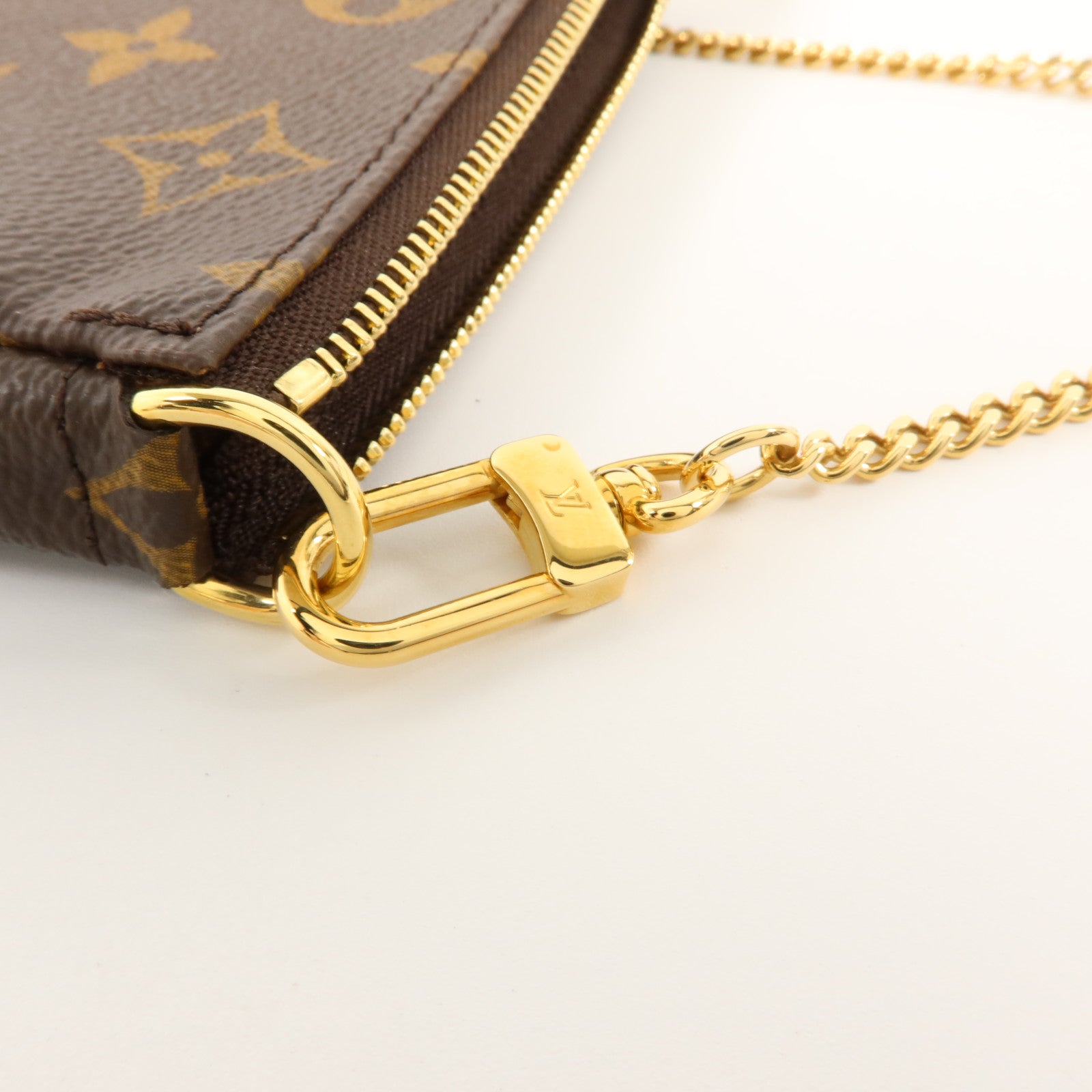 LOUIS VUITTON Monogram Mini Pochette Accessoires金扣手挽袋