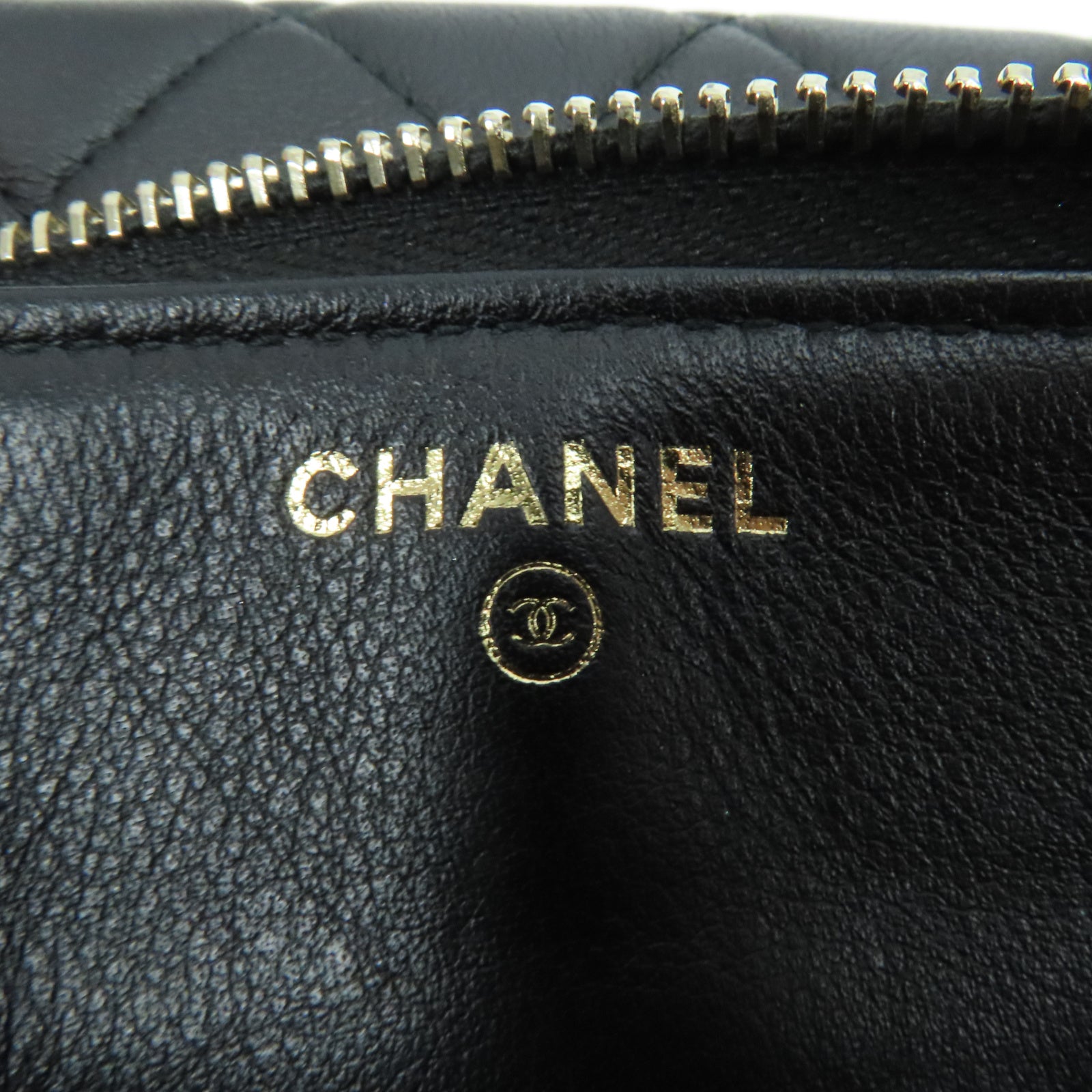 CHANEL 菱格牛皮皮革Boy金扣手拿包黑色