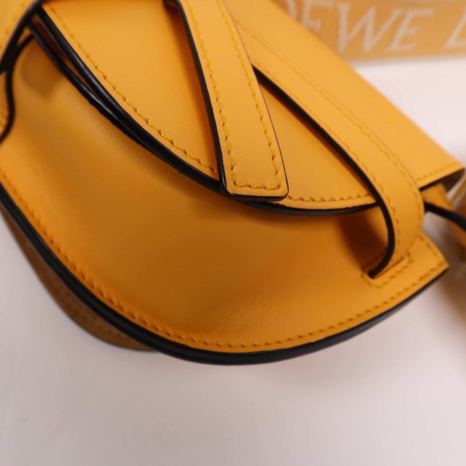 LOEWE 牛皮皮革Mini Gate金扣肩背袋