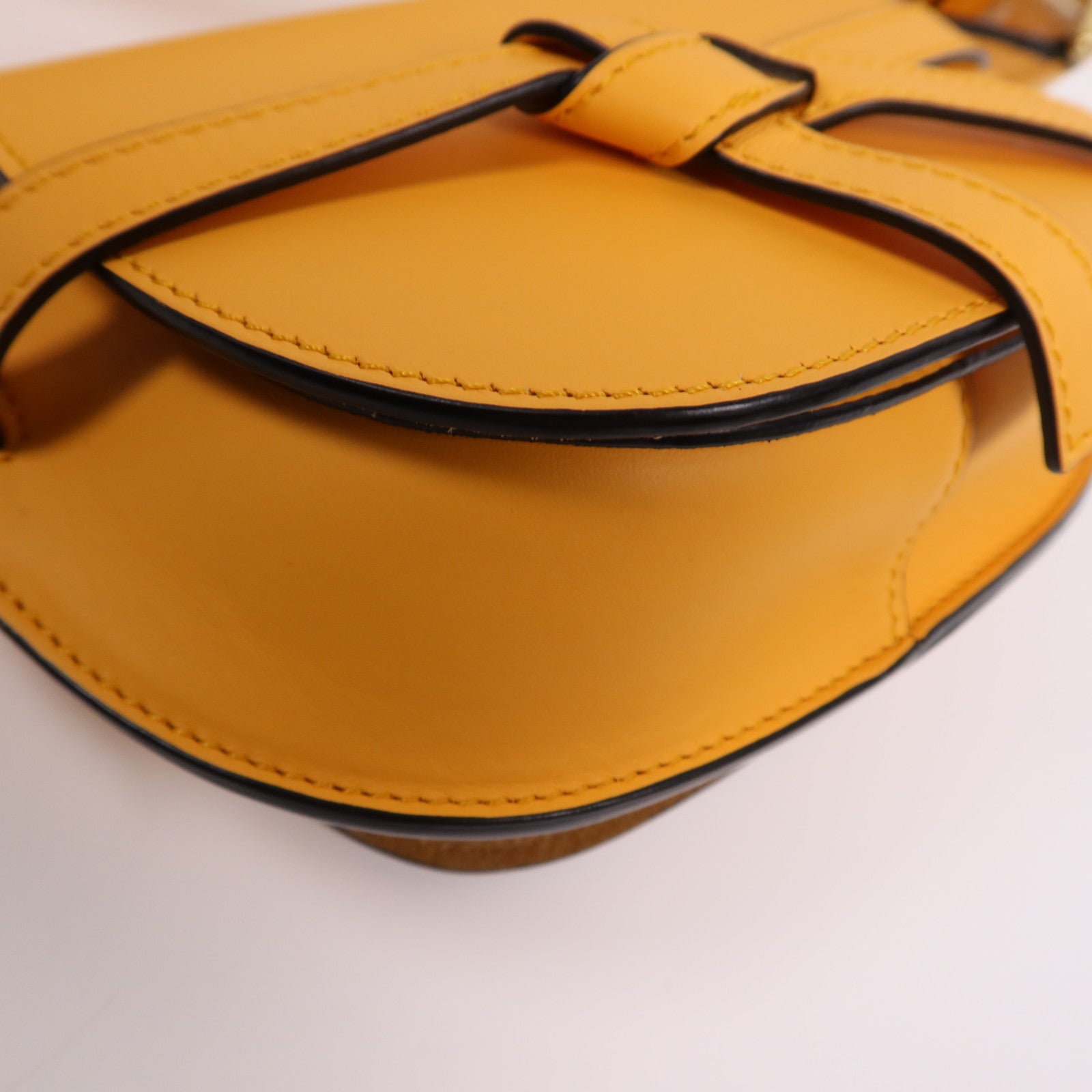 LOEWE 牛皮皮革Mini Gate金扣肩背袋