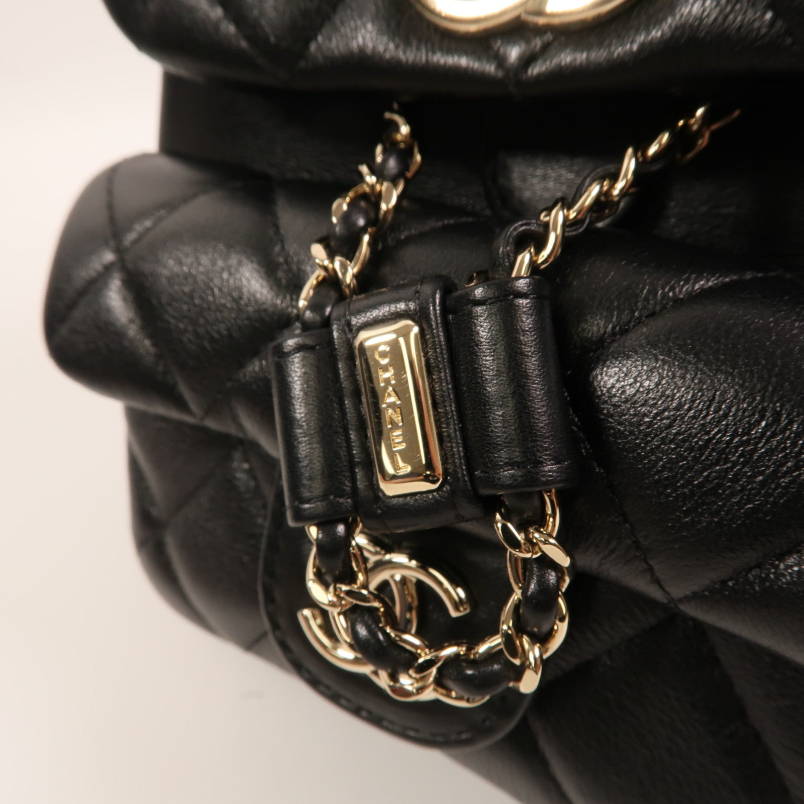 CHANEL 牛皮皮革Duma Backpack金扣背包