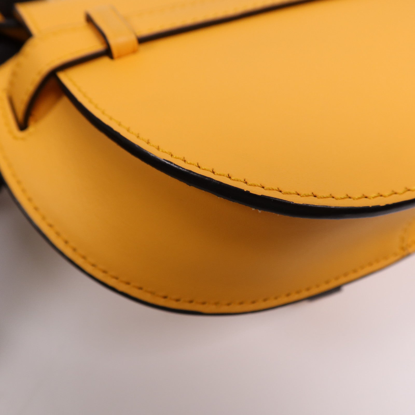 LOEWE 牛皮皮革Mini Gate金扣肩背袋