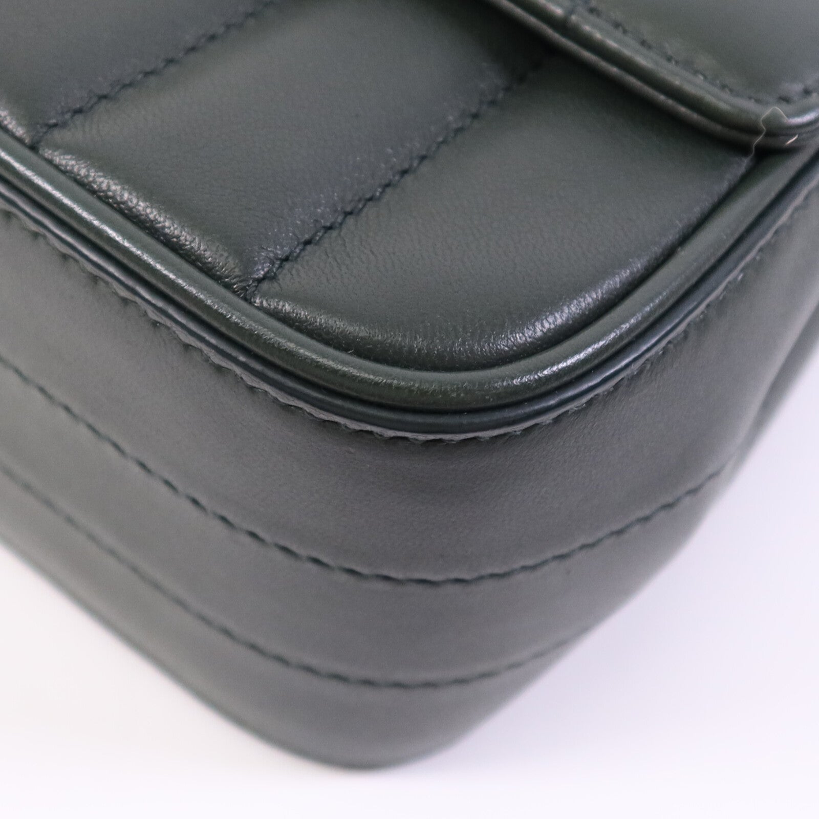 YVES SAINT LAURENT 羊皮皮革Vicky金扣鏈帶肩背袋