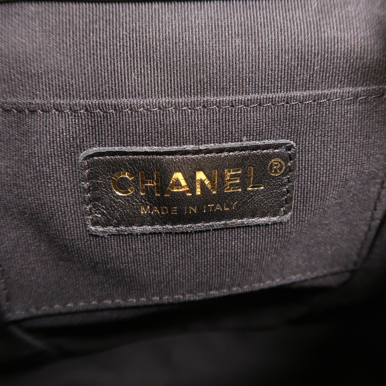 CHANEL 牛皮皮革Duma Backpack金扣背包