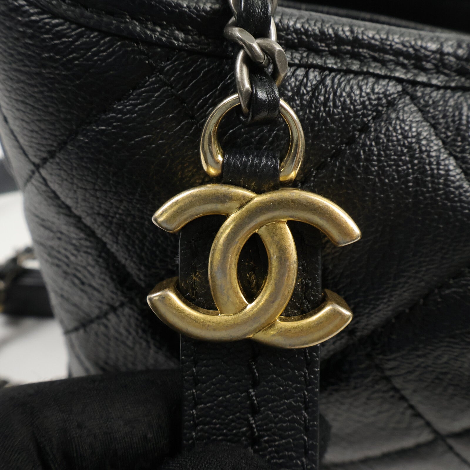 CHANEL 漆皮皮革/牛皮皮革Gabrielle Small鏈帶肩背袋