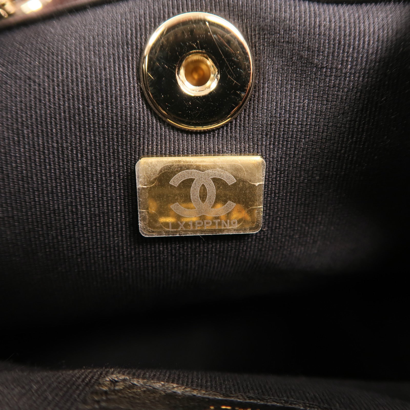 CHANEL 牛皮皮革Duma Backpack金扣背包