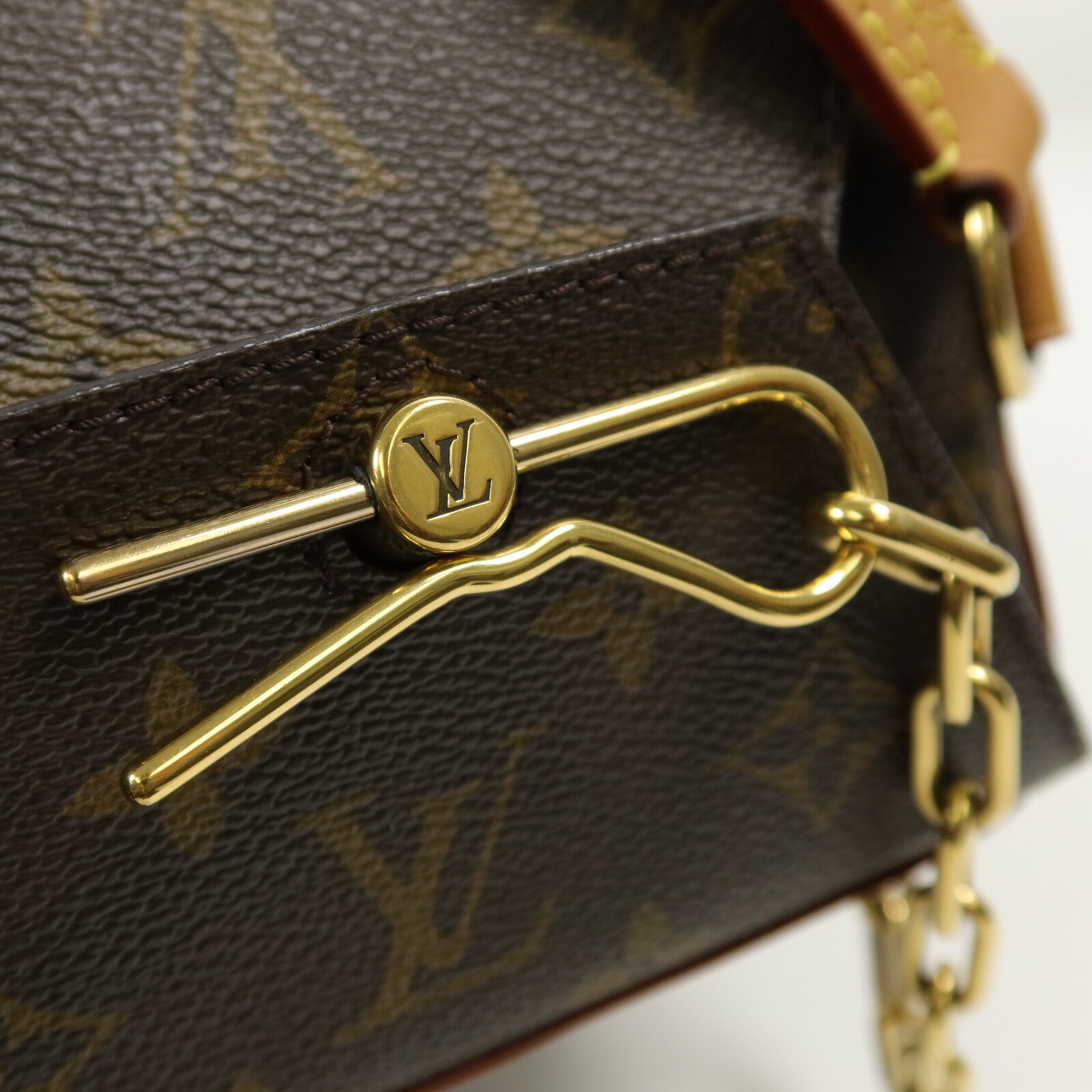 LOUIS VUITTON Monogram Milk Box鏈帶肩背袋