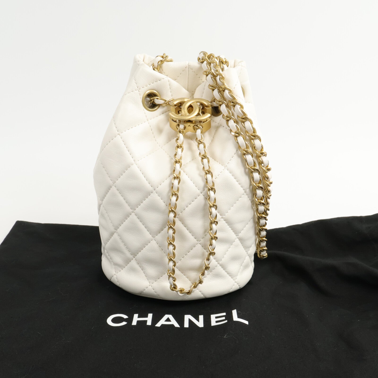 CHANEL 羊皮皮革Drawstring Bucket Bag Pearl Crush鏈帶肩背袋