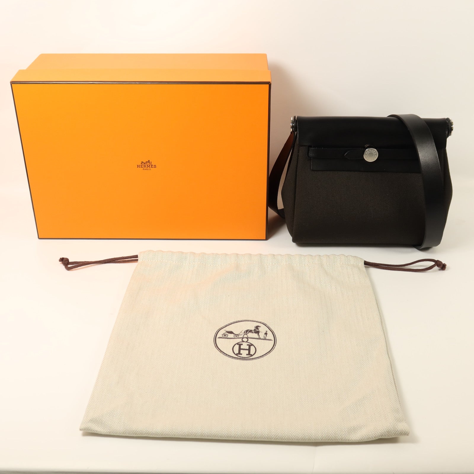 HERMES 帆布Mini Herbag銀扣肩背袋Vert de Gris/Noir