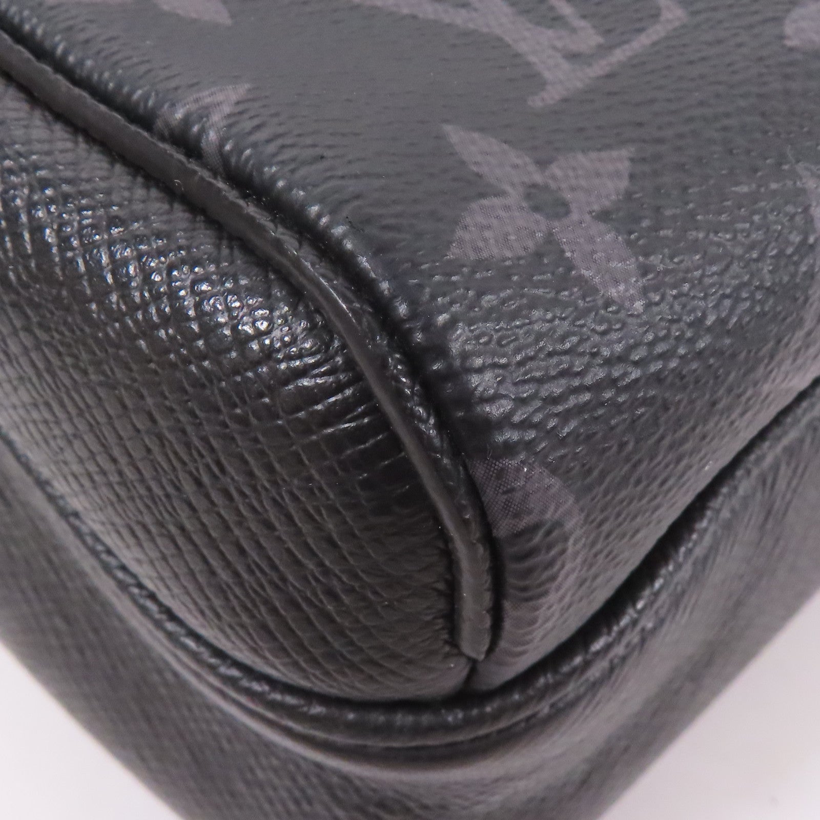 LOUIS VUITTON Monogram Eclipse/Taiga Outdoor Messenger銀扣肩背袋